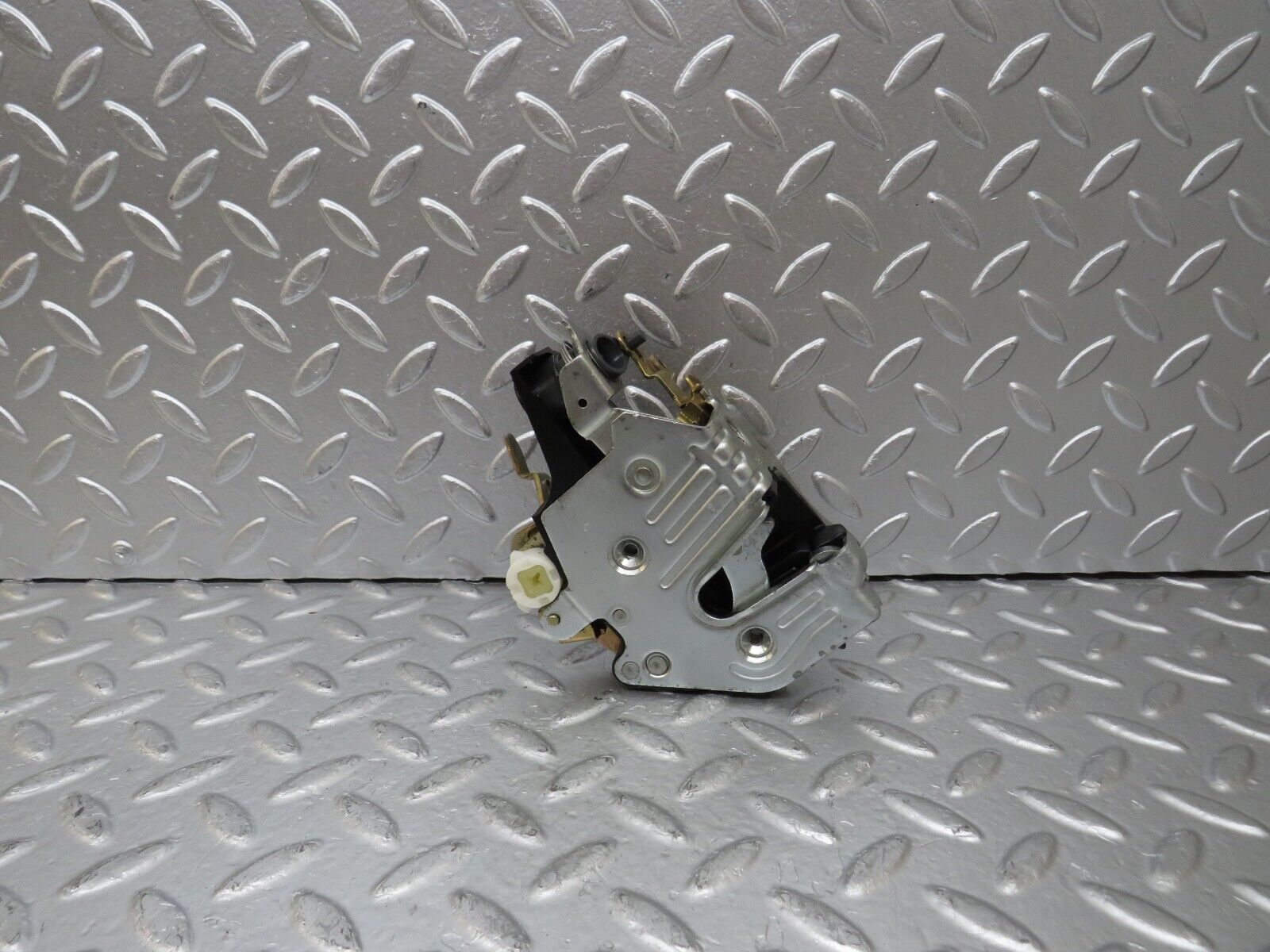 25678 Mercedes-Benz W124 280E Front Left Door Lock Mechanism