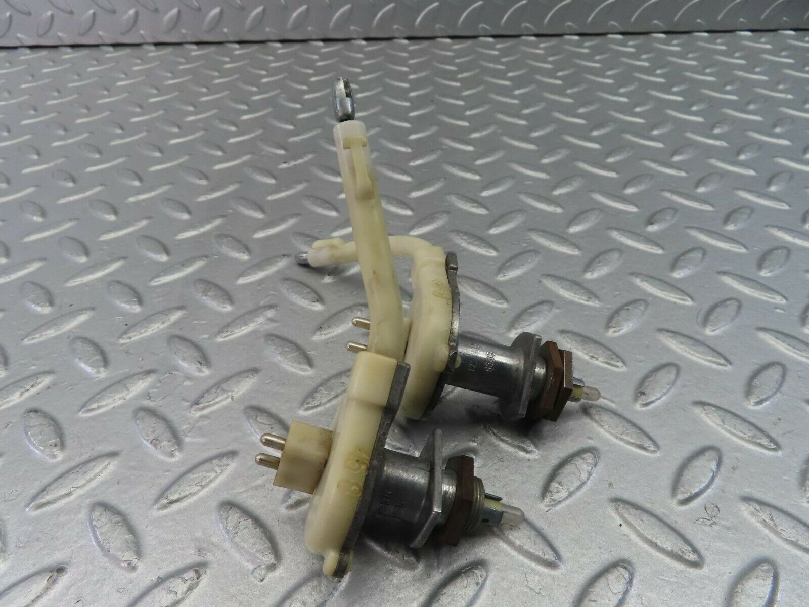 9976 Mercedes-Benz C123 230CE Coupe Heater Regulator 1238300485