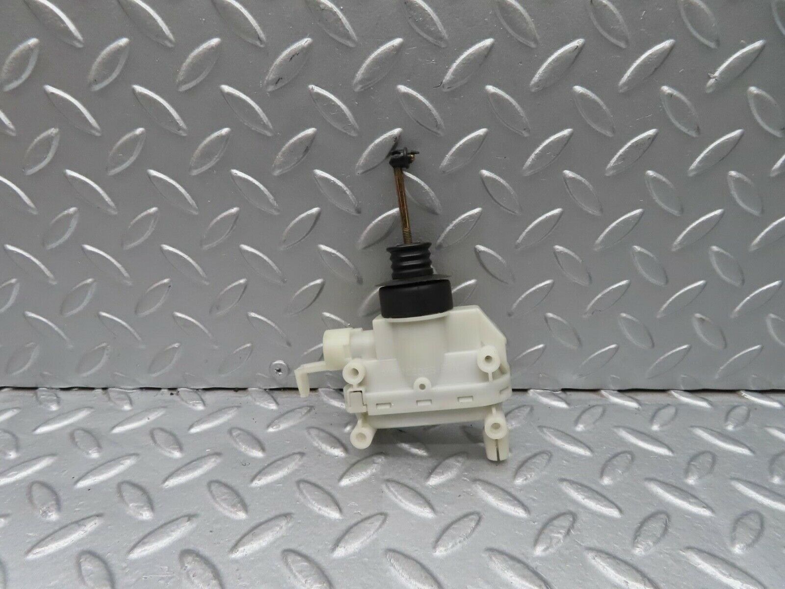 11993 Mercedes-Benz R129 300SL Coupe Door Lock Vacuum Actuator Right
