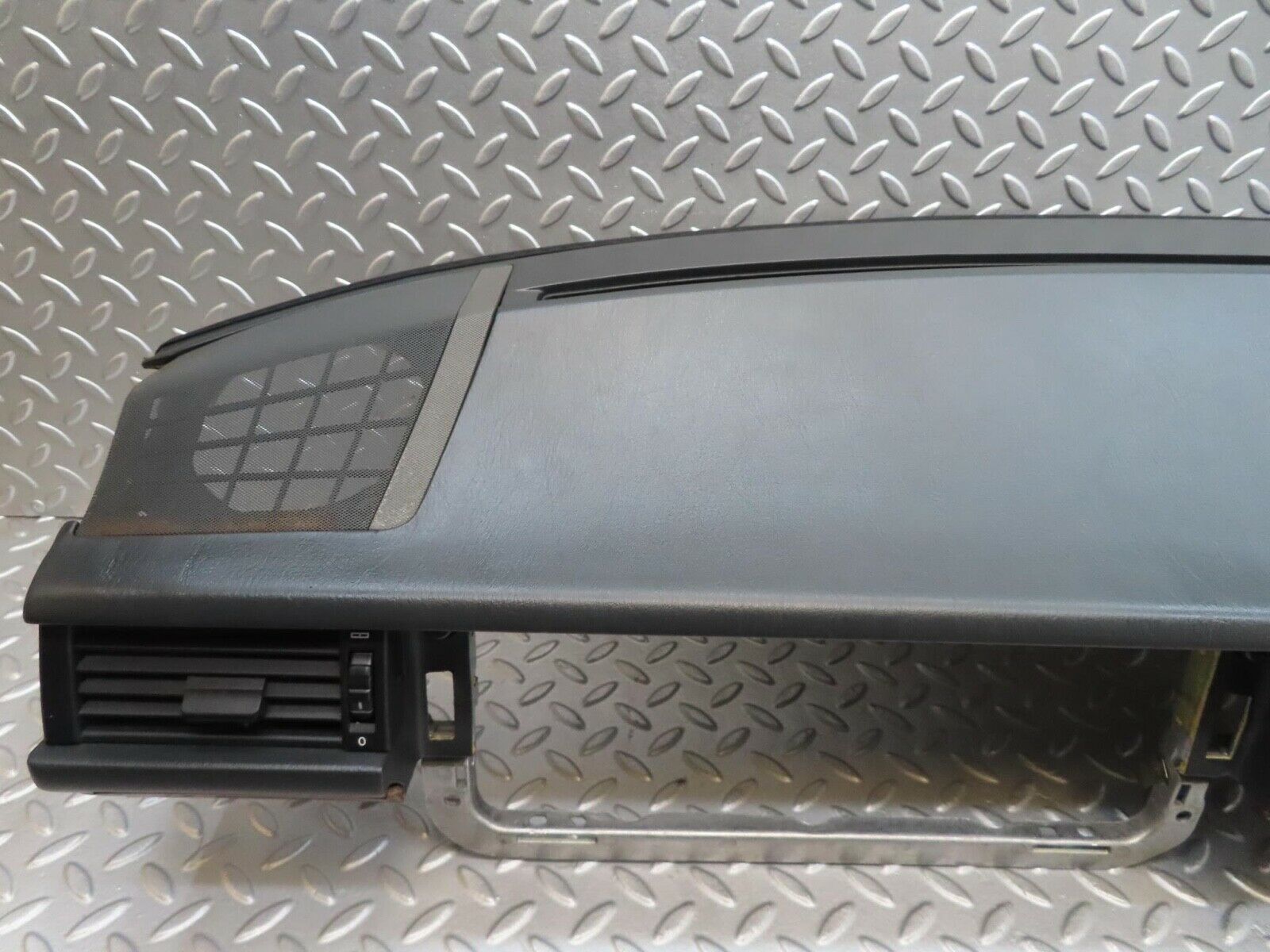 16410 Mercedes-Benz W124 260E Dashboard Black