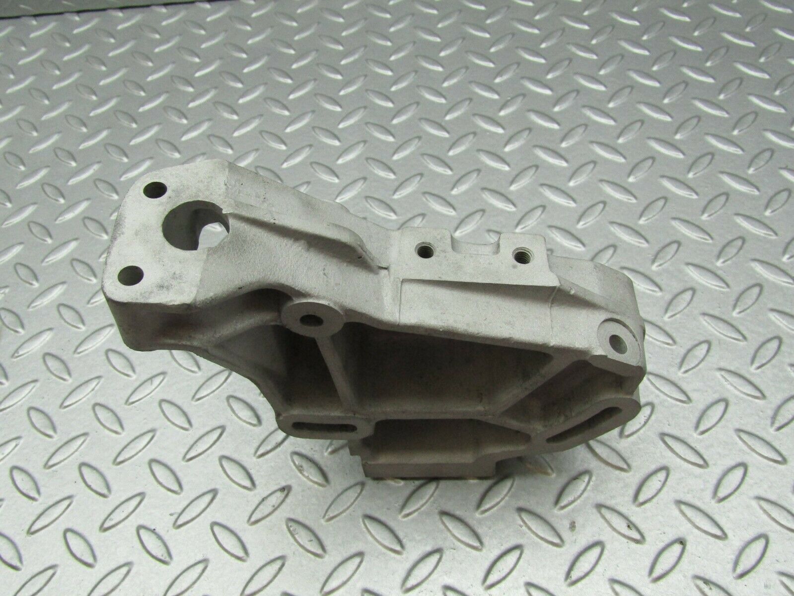 3347 Mercedes-Benz V123 240D LWB Power Steering Pump Bracket 6172360030