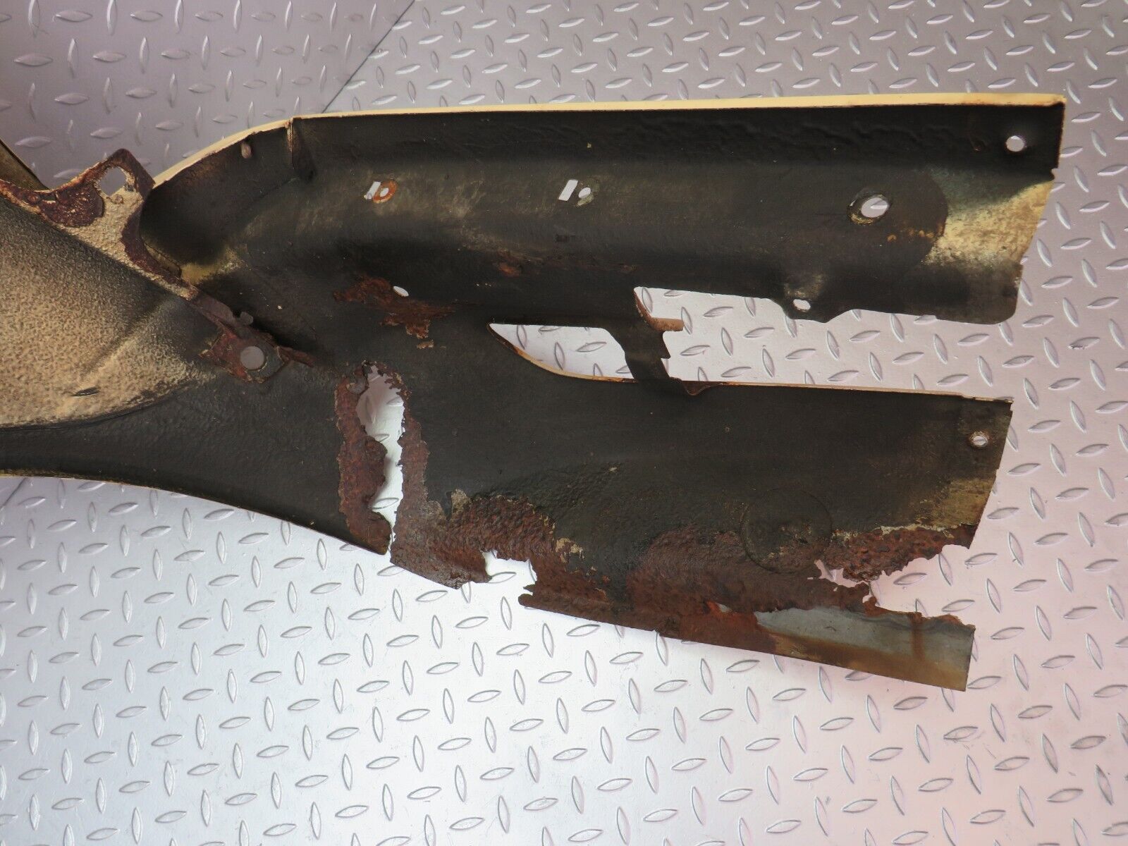 28716 Mercedes-Benz W123 230E Front Left Wing Fender