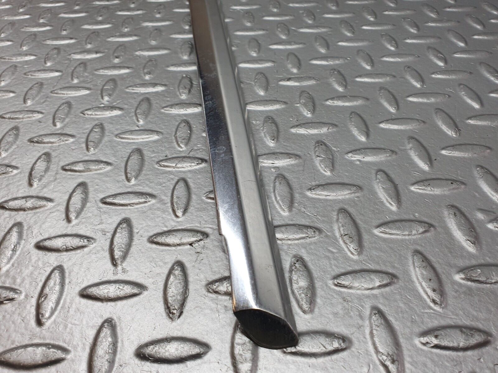 41187 Mercedes-Benz W126 300SE Rear Right Door Chrome Moulding Trim