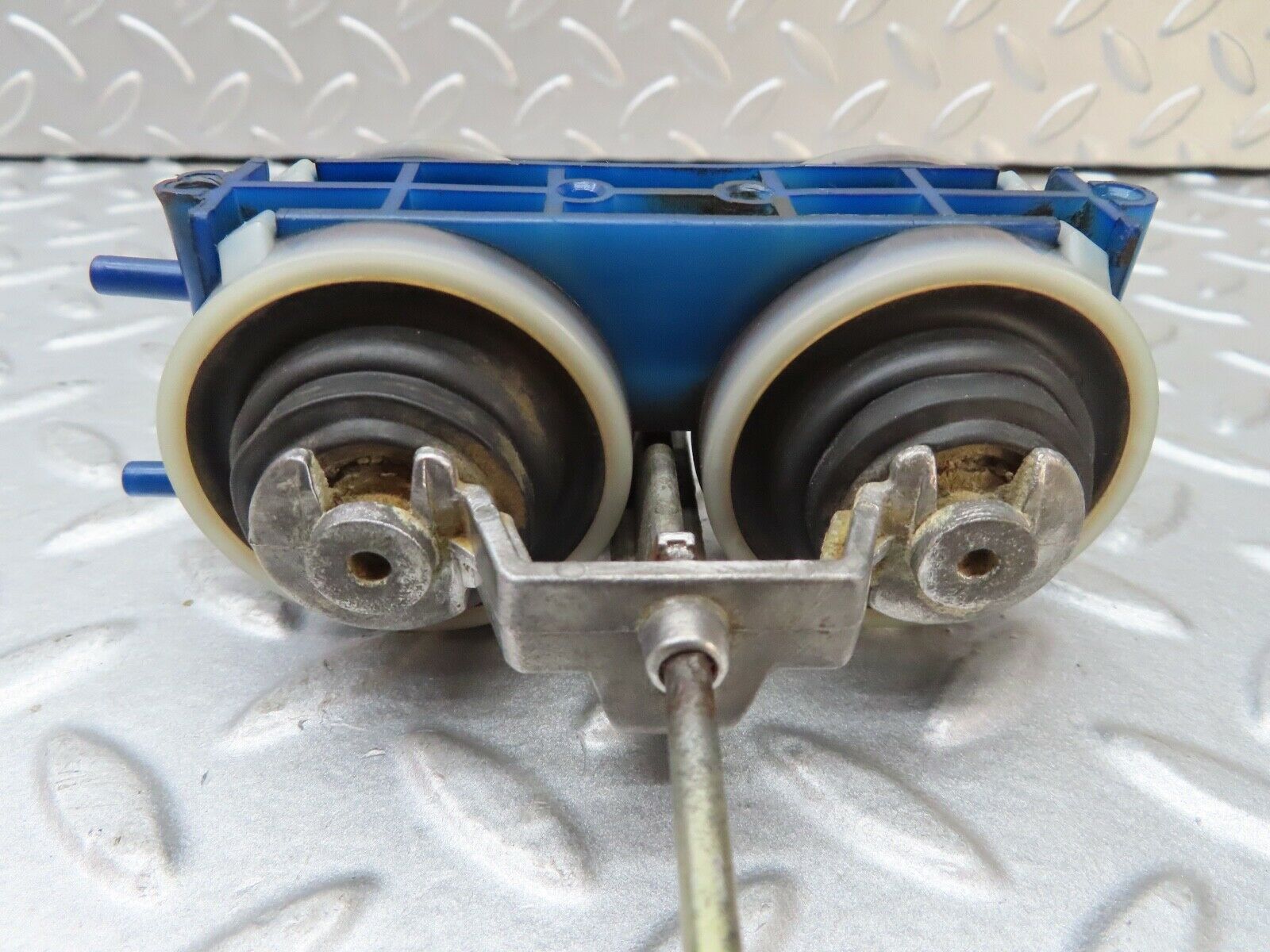 17561 Mercedes-Benz W116 450SEL Front Left Door Lock Vacuum Actuator