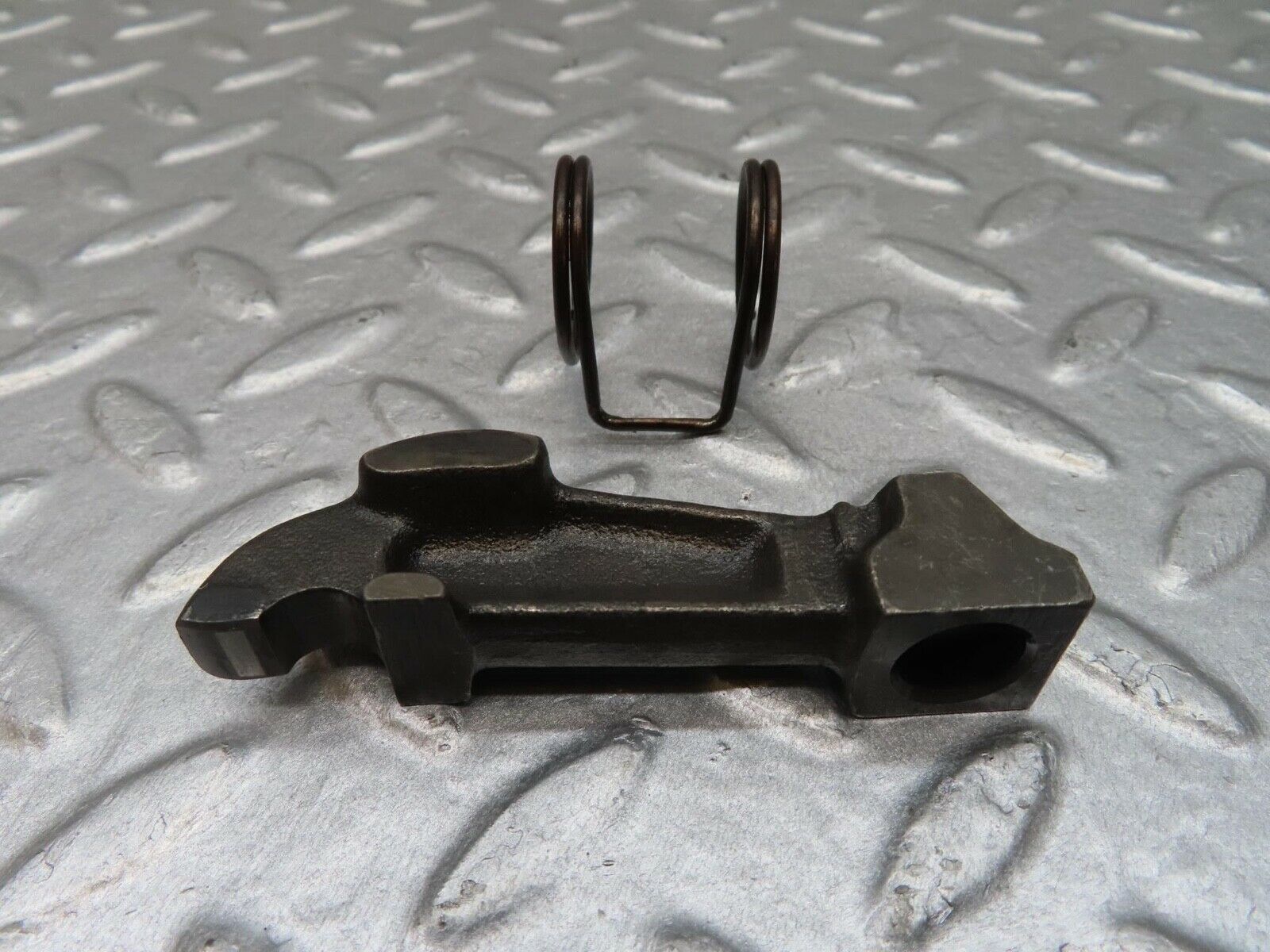 12869 Mercedes-Benz W111 220SE Valve Rocker Arm With Retaining Spring