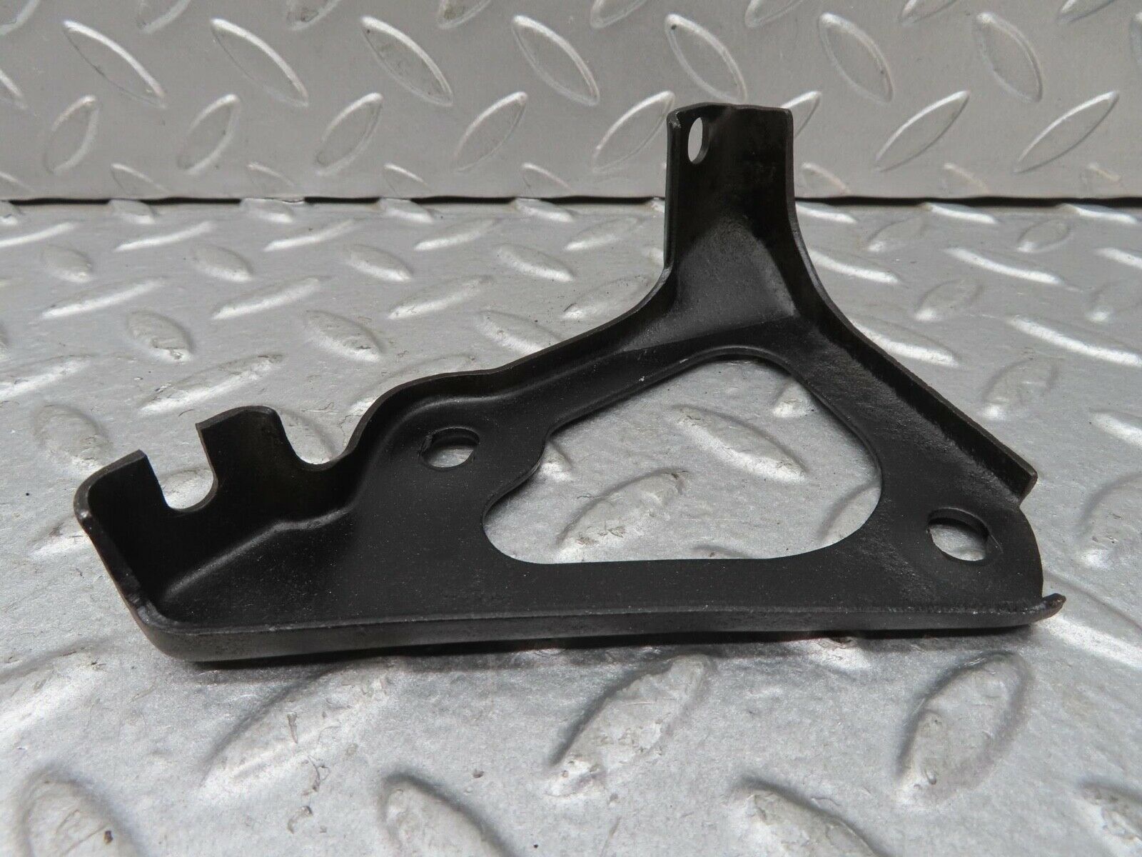 13630 Mercedes-Benz W123 200 Starter Motor Bracket