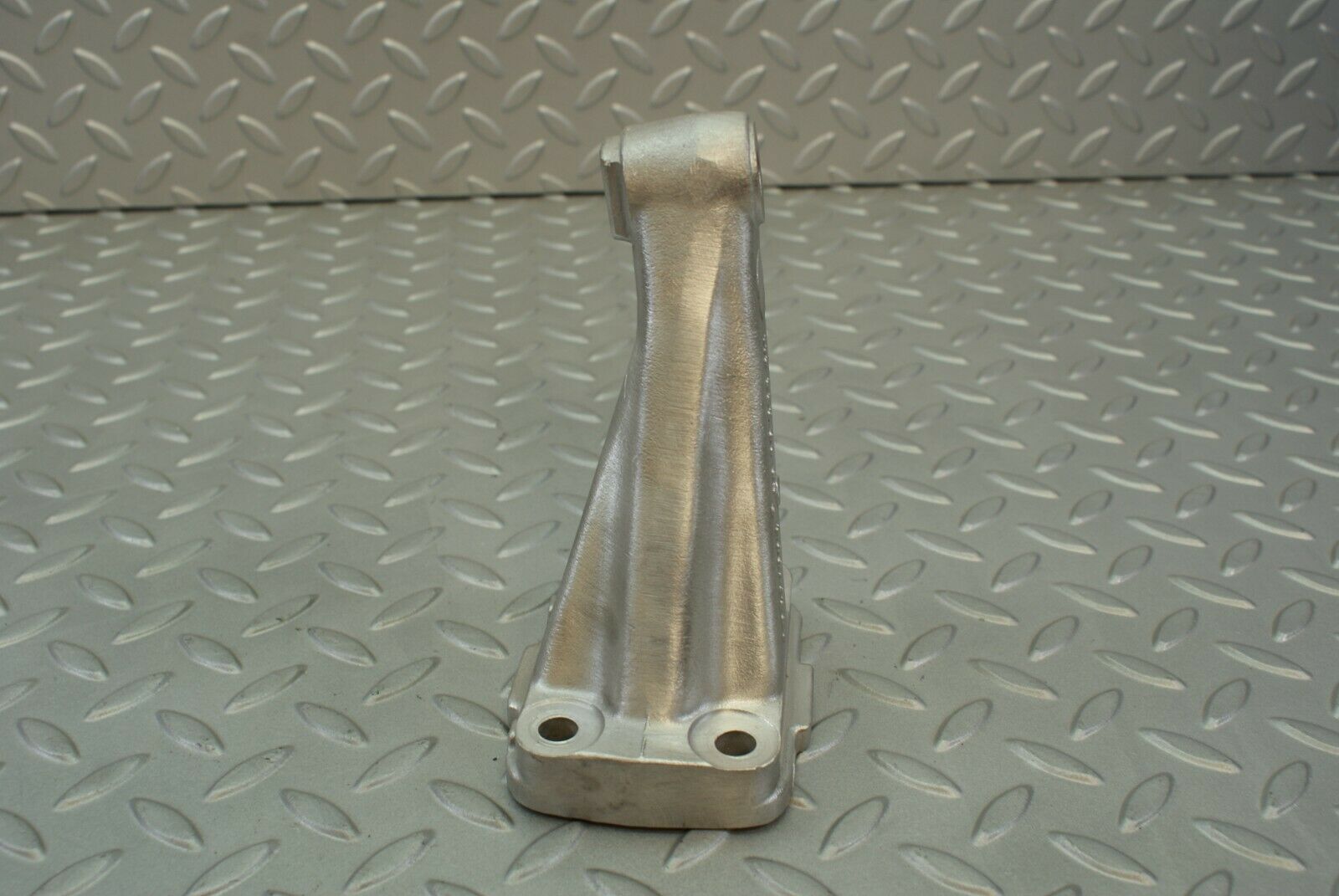 3071 Mercedes-Benz W115 220D Engine Mount Bracket Left Side 1152230804