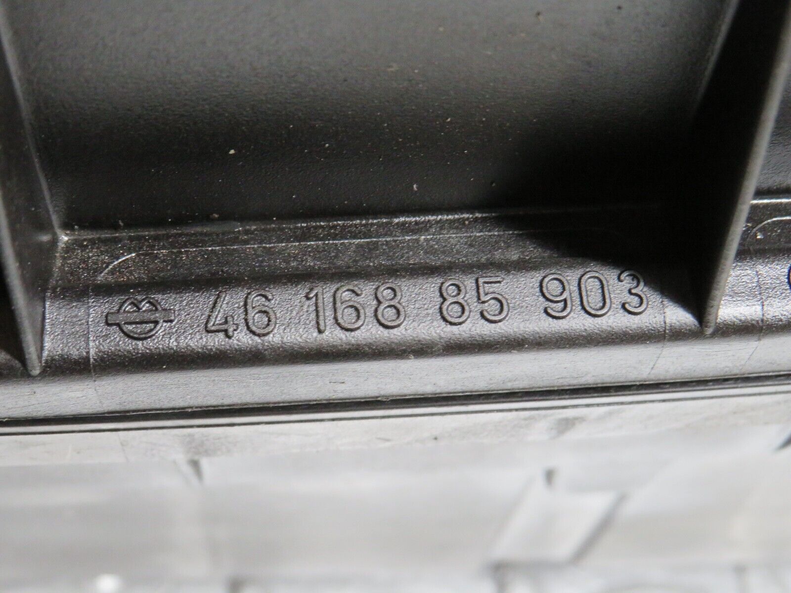 39673 Mercedes-Benz R129 320SL Coupe Air Filter Box Housing 1040900501 4616885903