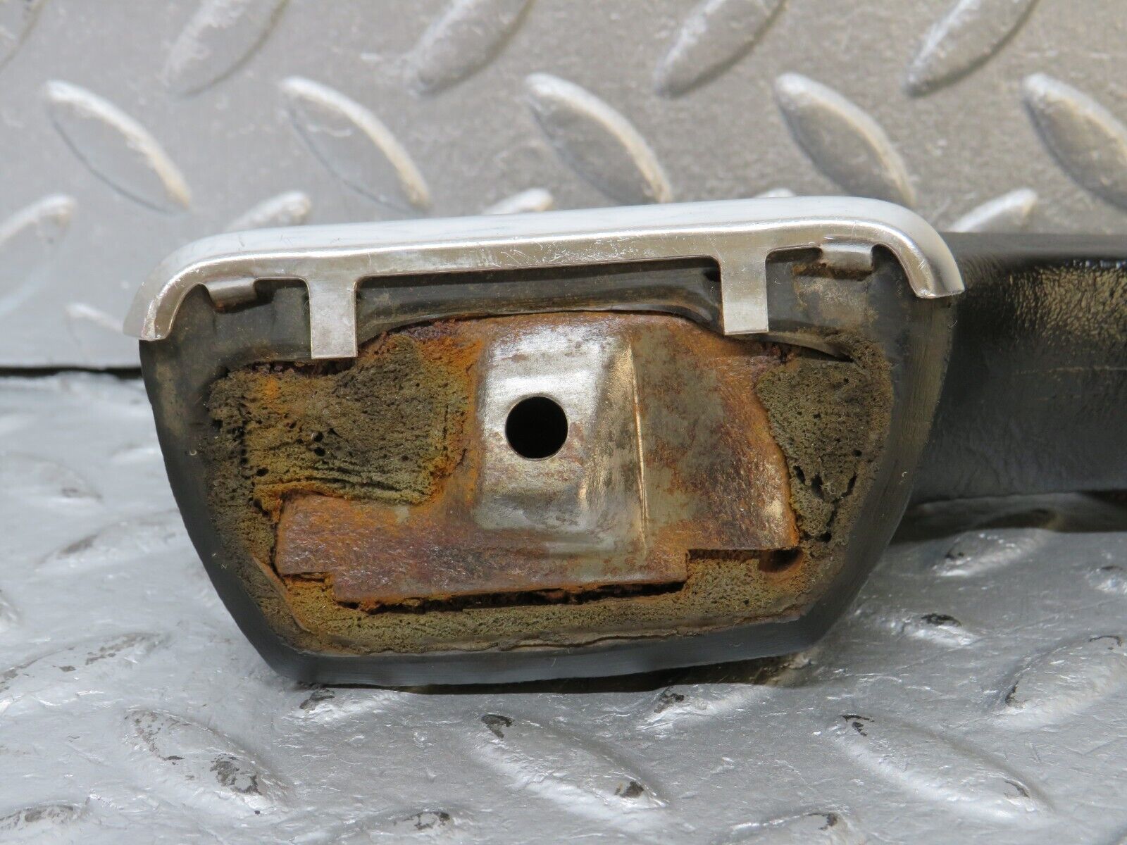 40553 Mercedes-Benz W123 300D Front Right Interior Door Handle Black 1239702001