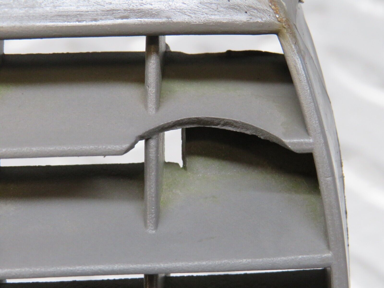 36501 Mercedes-Benz W201 190E 2.0L Bonnet Grill 2018880223