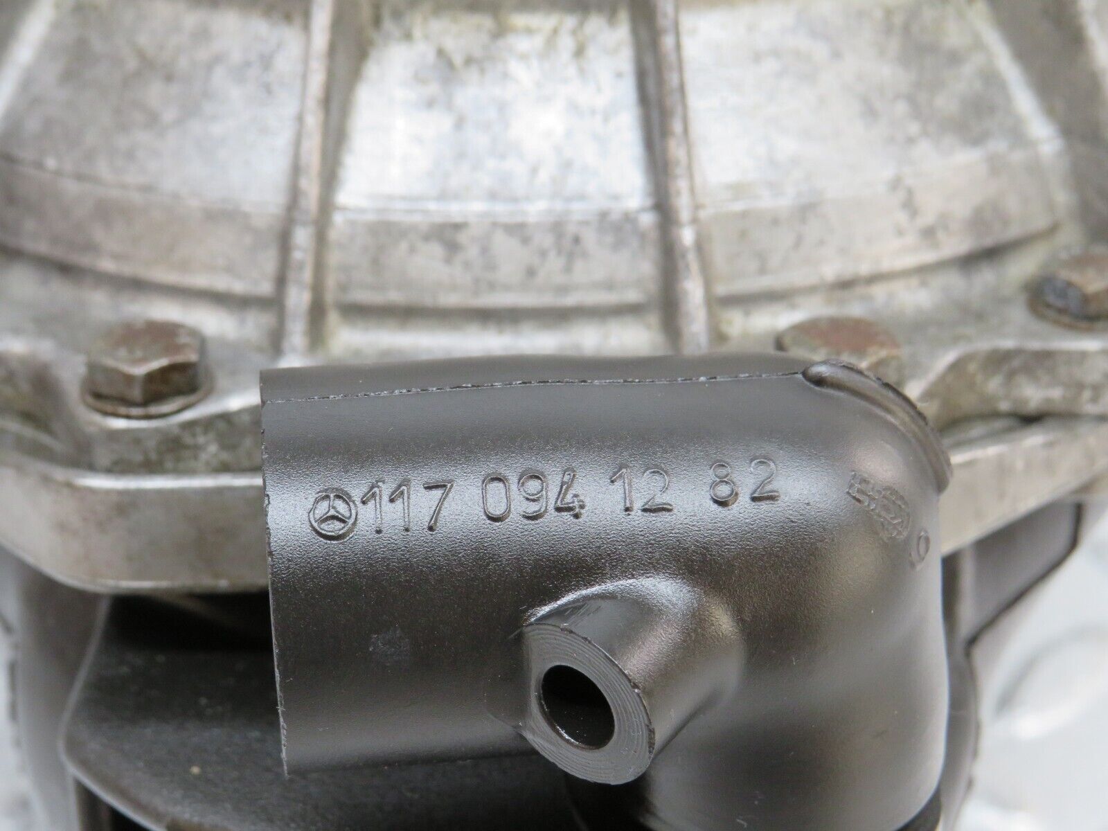 37118 Mercedes-Benz C126 420SEC Coupe Air Flow Mass Meter Sensor 0438121037