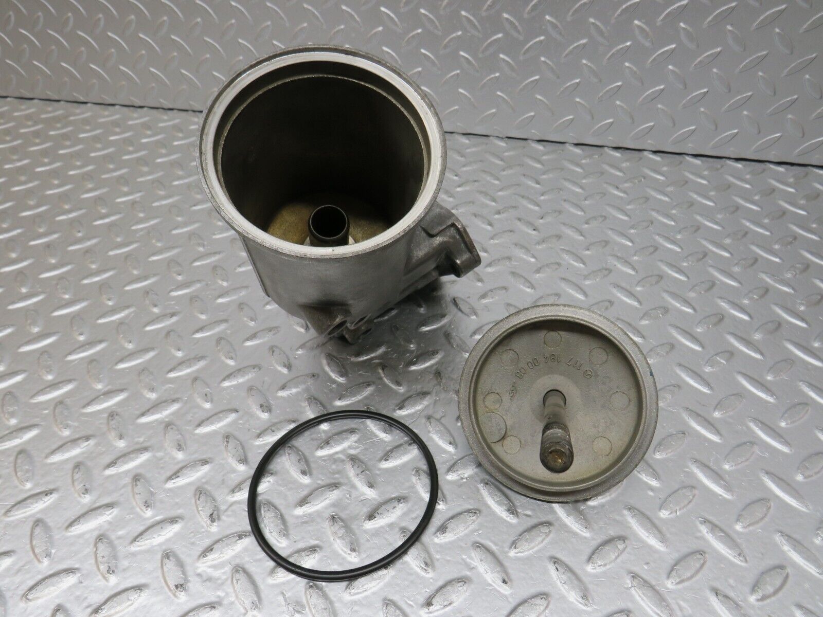 34510 Mercedes-Benz C126 380SEC Coupe Oil Filter Housing 1171801211