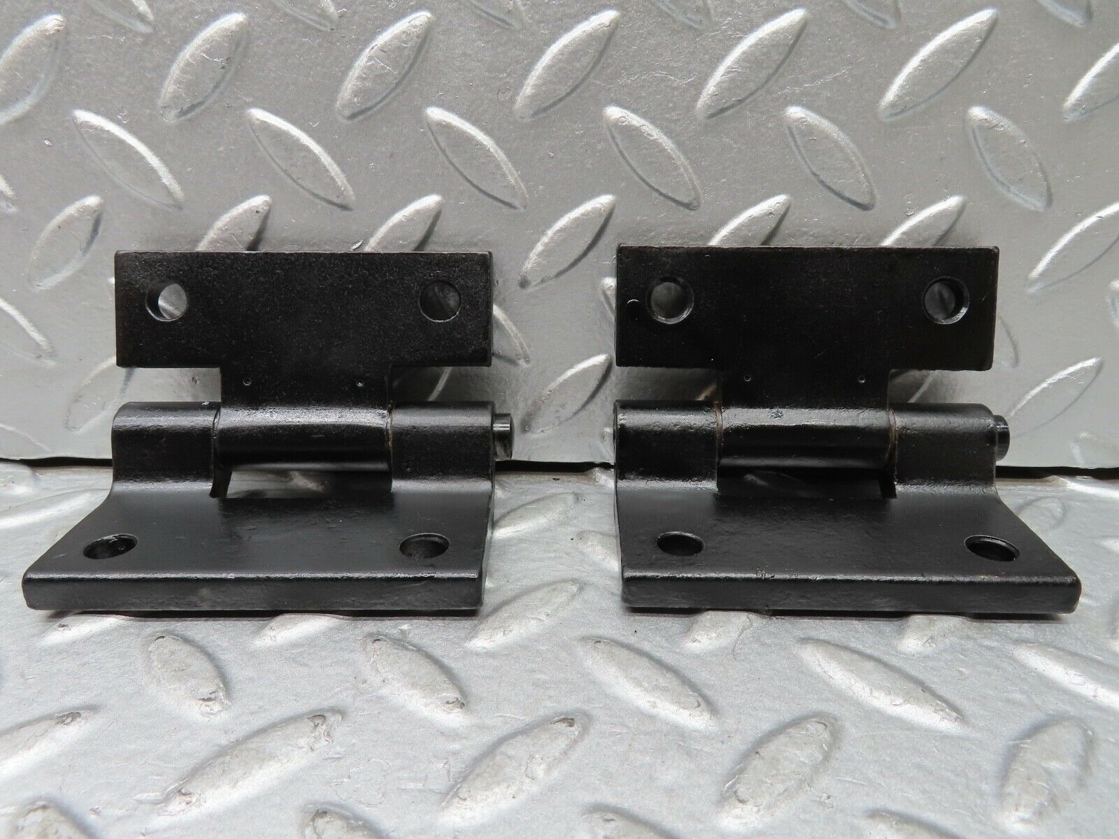 20227 Mercedes-Benz W114 280CE Coupe Right Door Hinges Pair