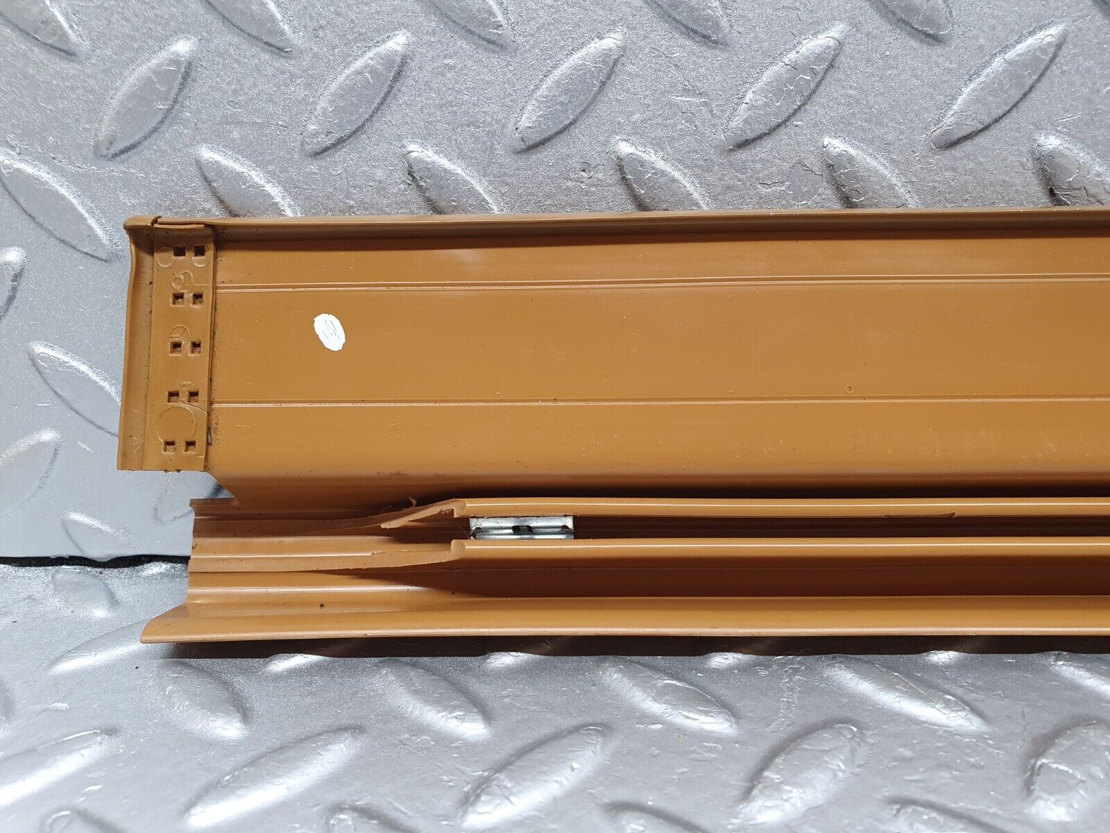 41418 Mercedes-Benz W124 200E Front Left Door Sill Trim Palomino