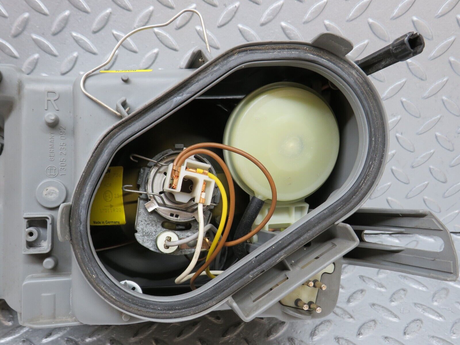 36377 Mercedes-Benz W126 420SE Headlight Bosch Right 1305235092 1305620454