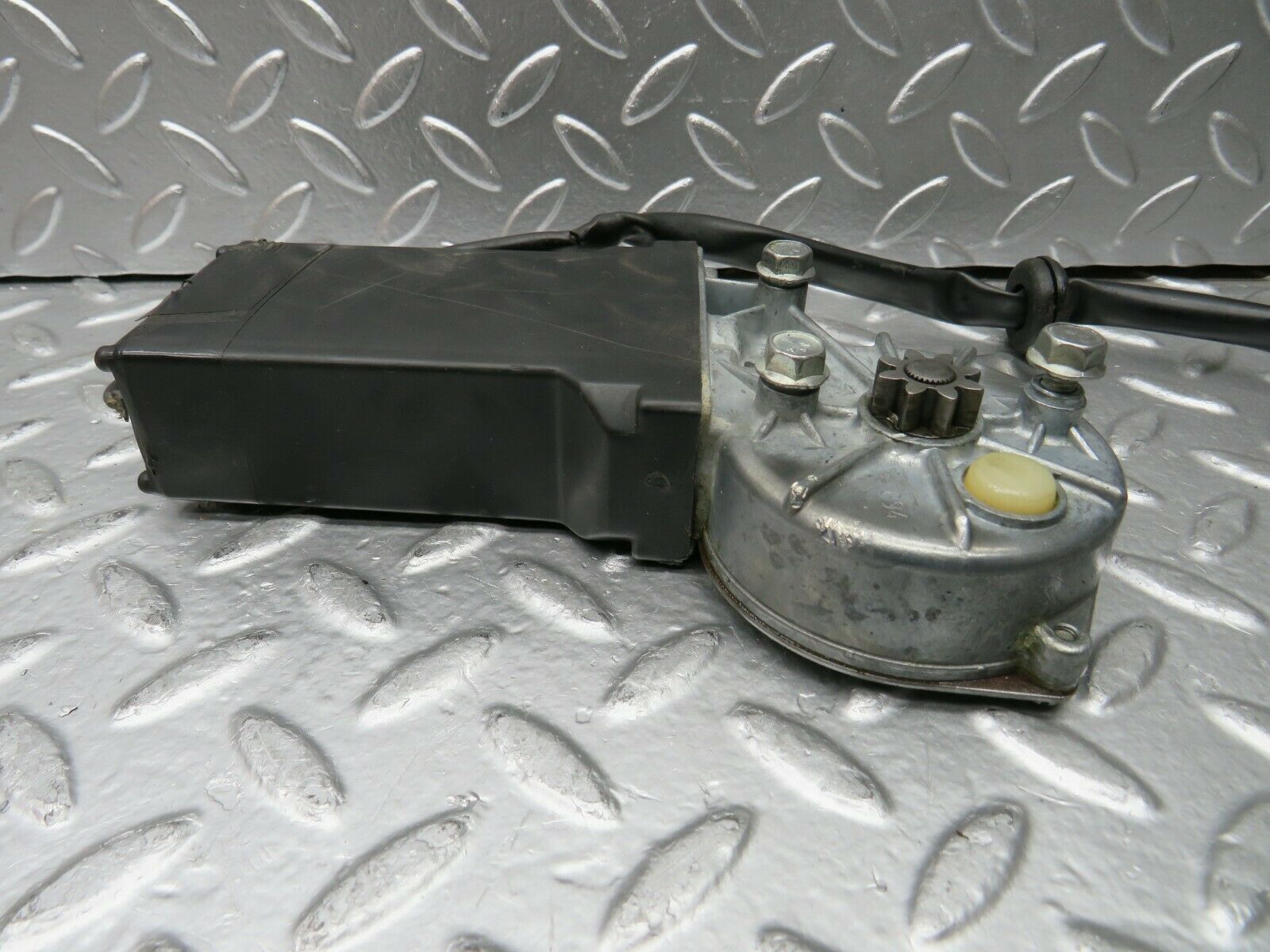 22809 Mercedes-Benz W116 350SE Rear Right Window Regulator Motor 0130820062