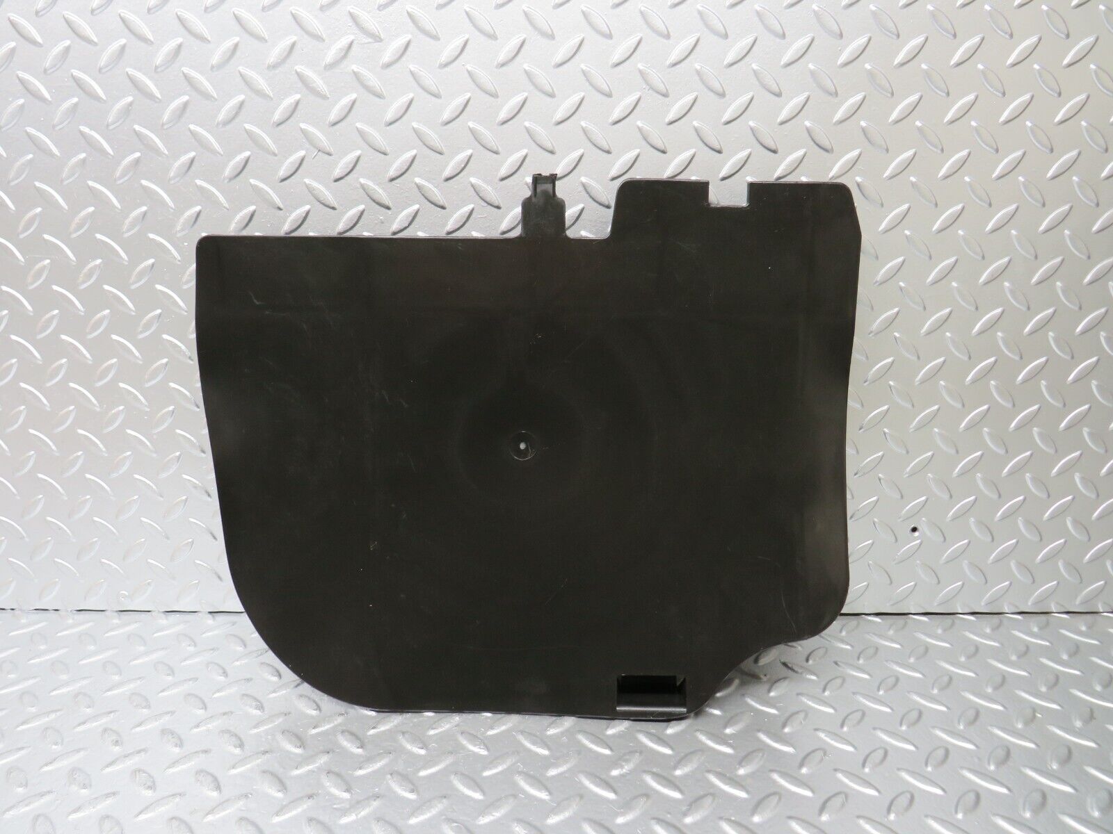 25143 Mercedes-Benz W201 190D Front Left Front Cable Channel Cover 2016841137