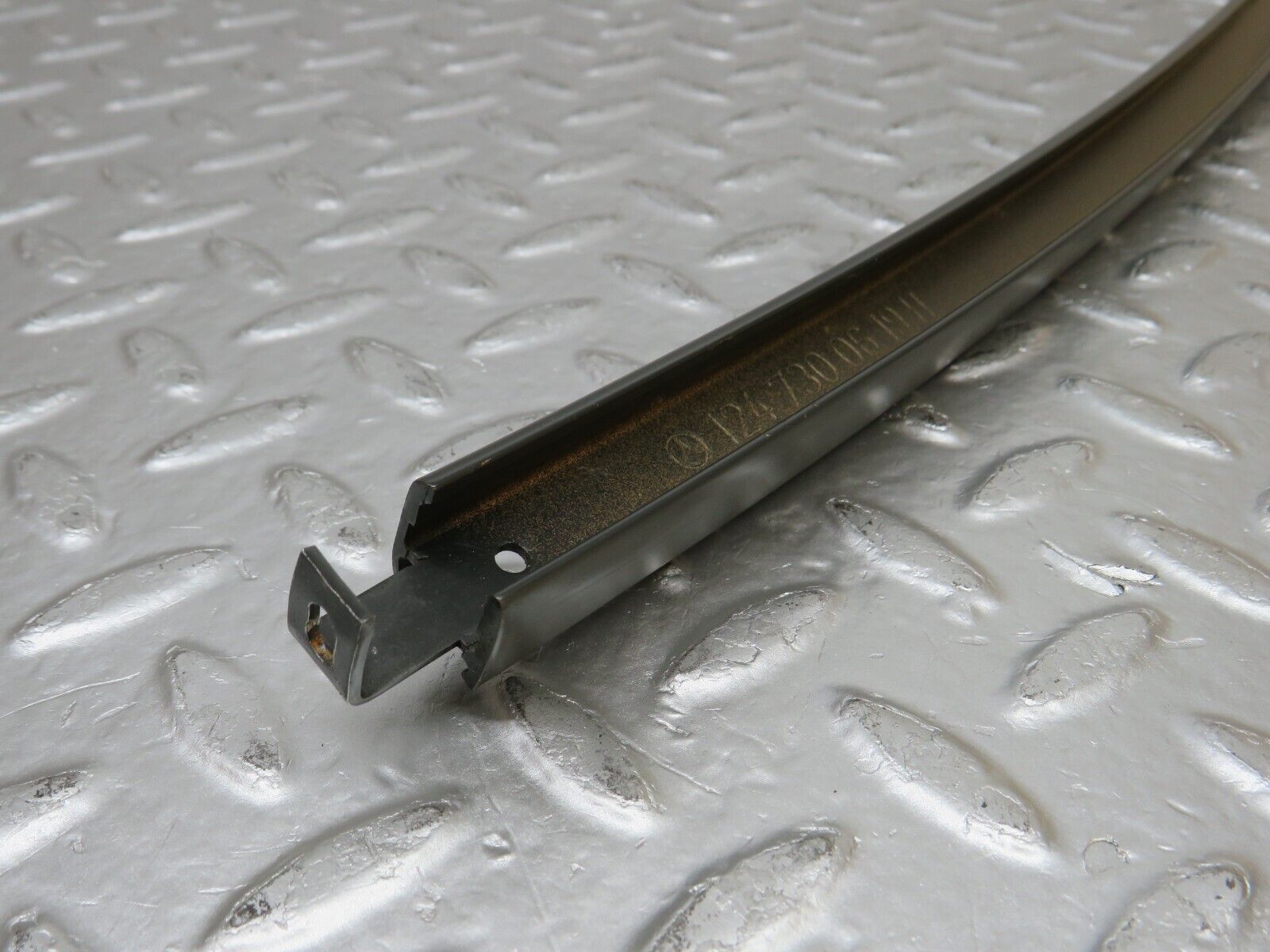 32314 Mercedes-Benz S124 300TE Wagon Rear Right Door Window Channel