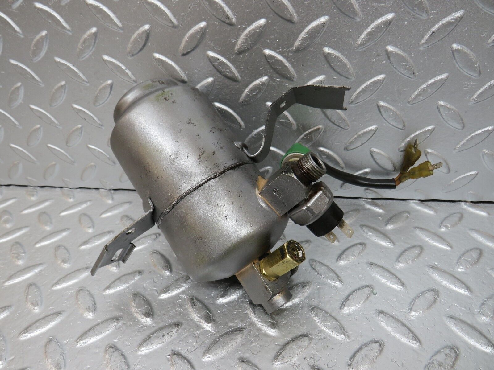 32433 Mercedes-Benz S124 300TE Wagon Air Conditioning Air Dryer