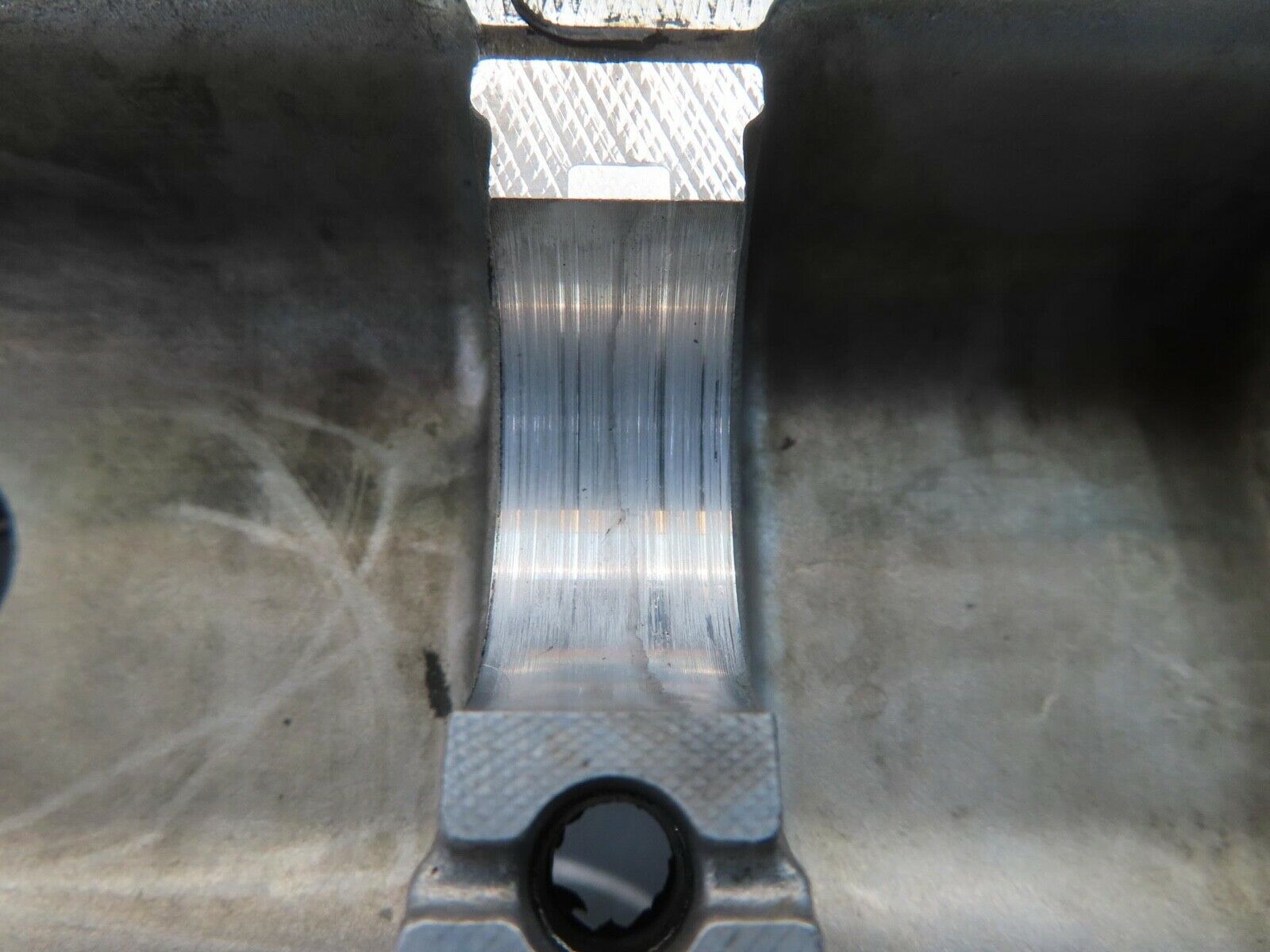 11264 Mercedes-Benz W221 S320 Cylinder Head Valve Cover 6420101130