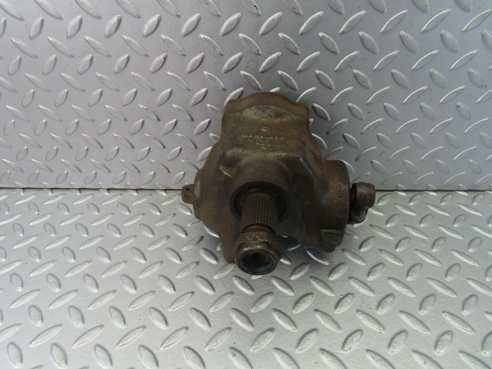 8912 Mercedes-Benz W115 Steering Box 1154610801