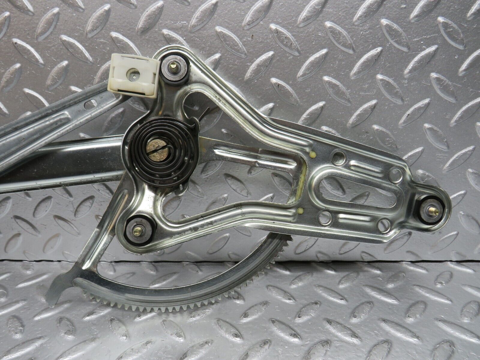 32308 Mercedes-Benz S124 300TE Wagon Front Left Power Window Regulator