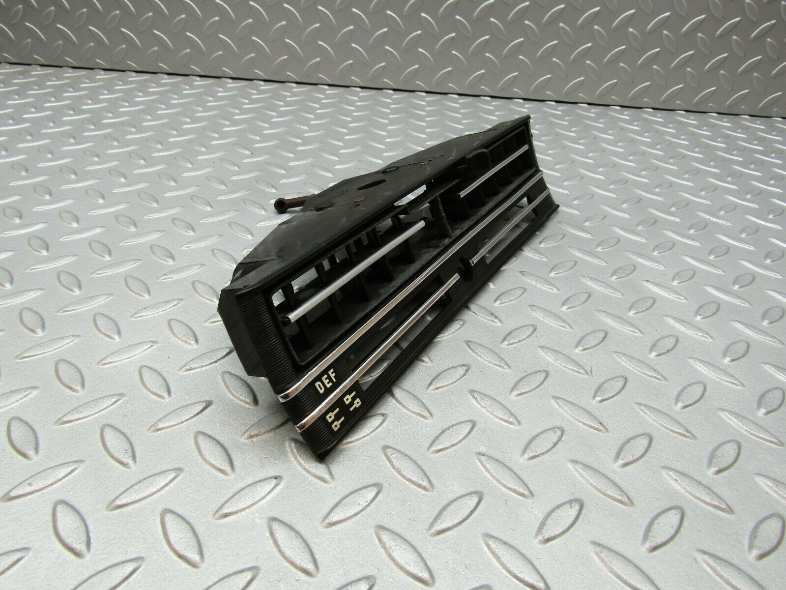 3278 Mercedes-Benz W115 220D Dashboard Centre Air Vent 1158300003