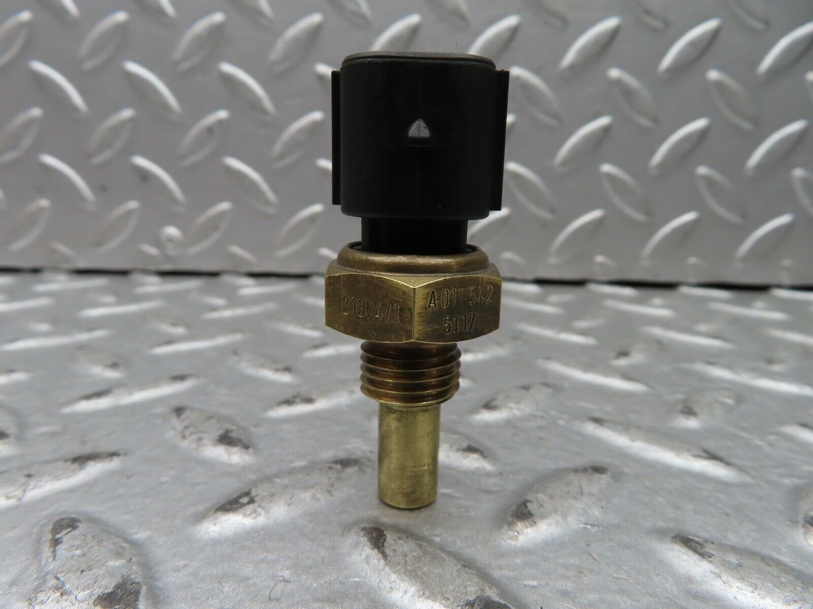 19679 Mercedes-Benz C140 CL420 Coupe Coolant Temperature Sensor 0115425117