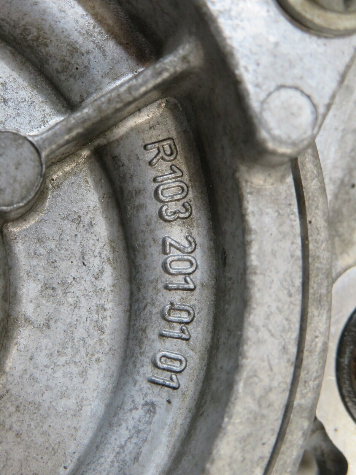 25773 Mercedes-Benz W124 280E Water Pump 1032010101