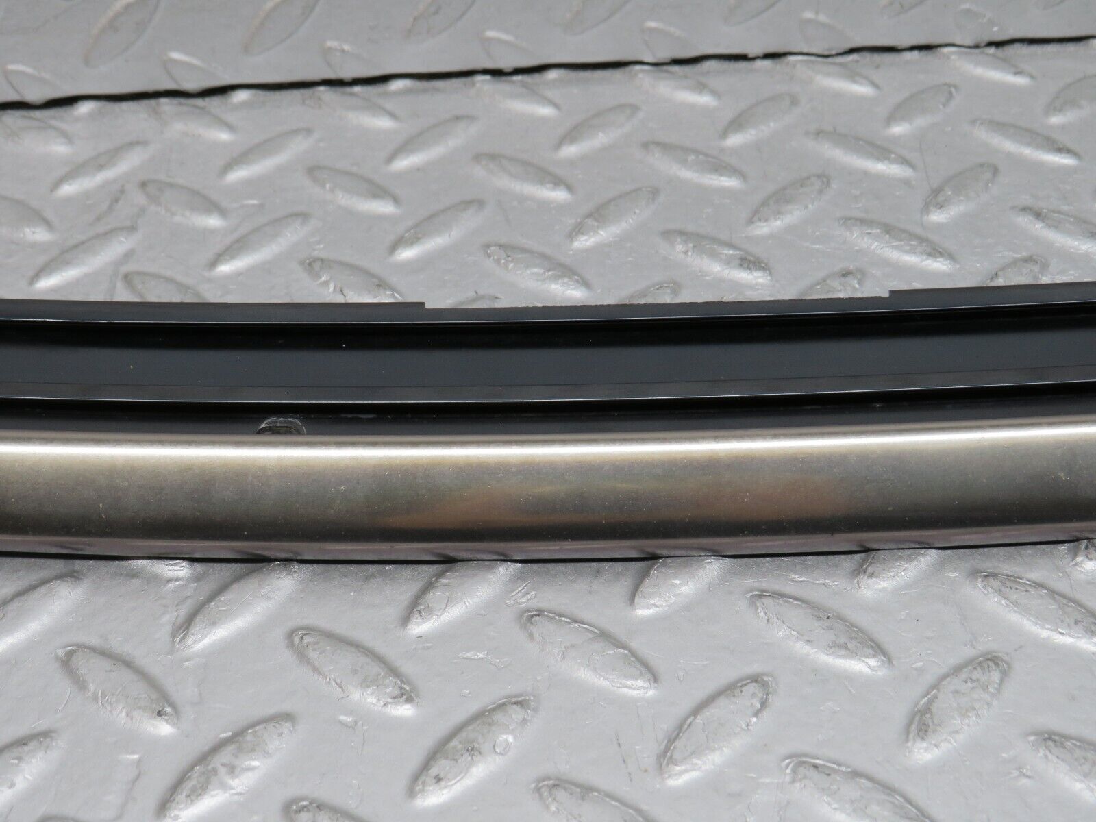 37889 Mercedes-Benz A124 320E Cabriolet Windscreen Top Moulding Trim