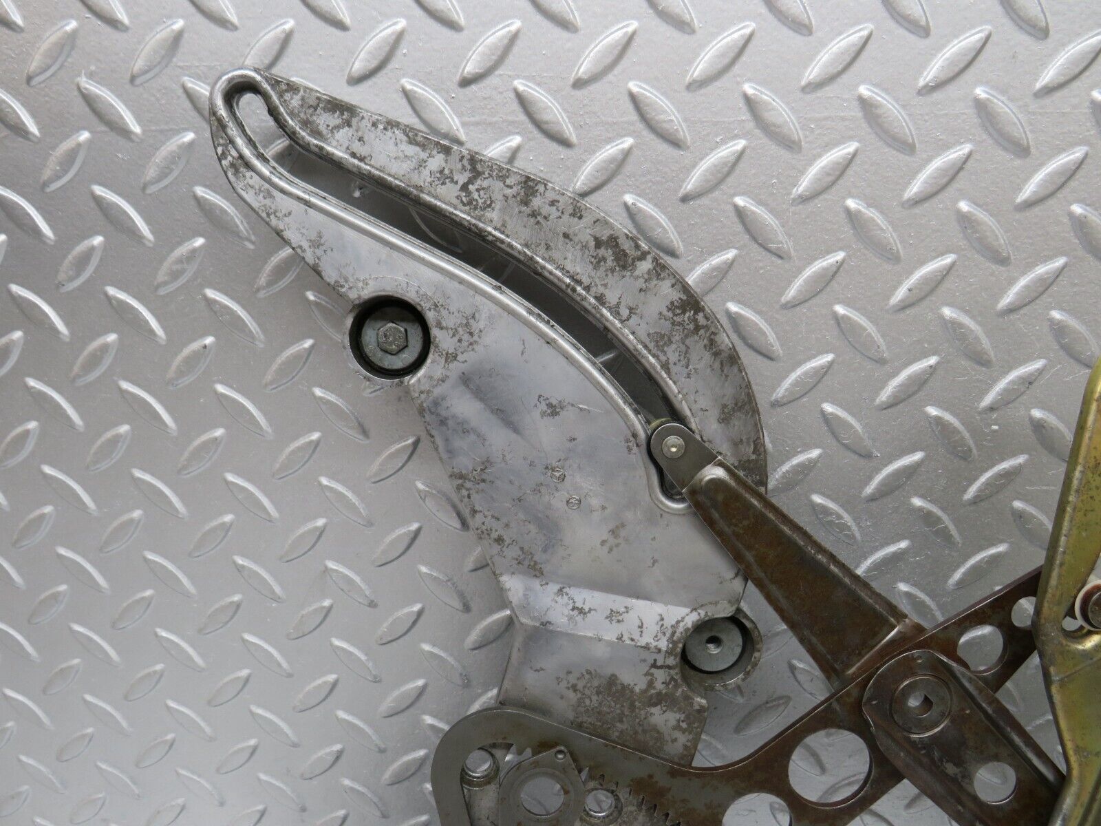 37122 Mercedes-Benz C126 420SEC Coupe Rear Right Window Regulator Mechanism