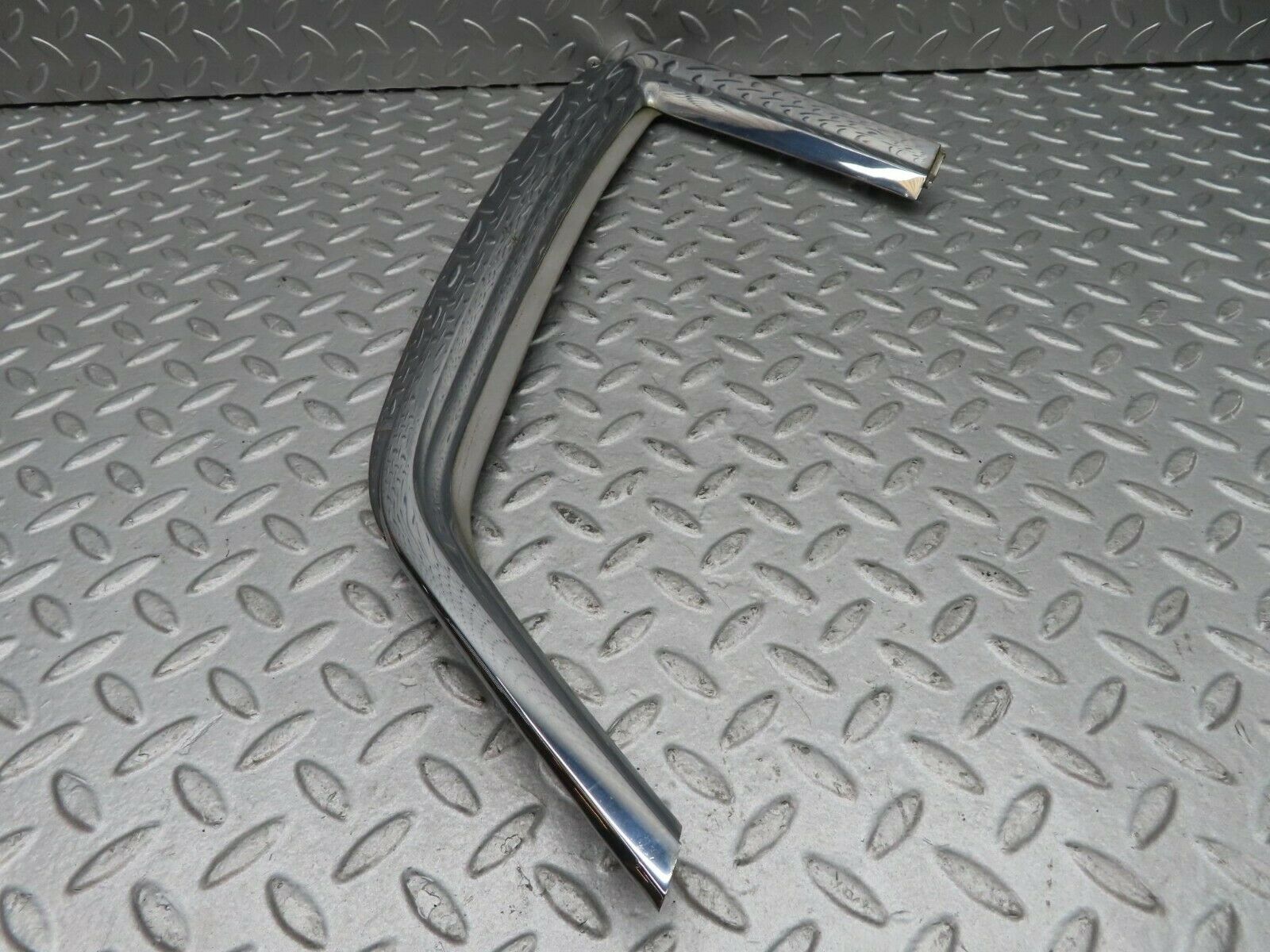 16589 Mercedes-Benz C107 380SLC Rear Left Quarter Window Chrome Frame