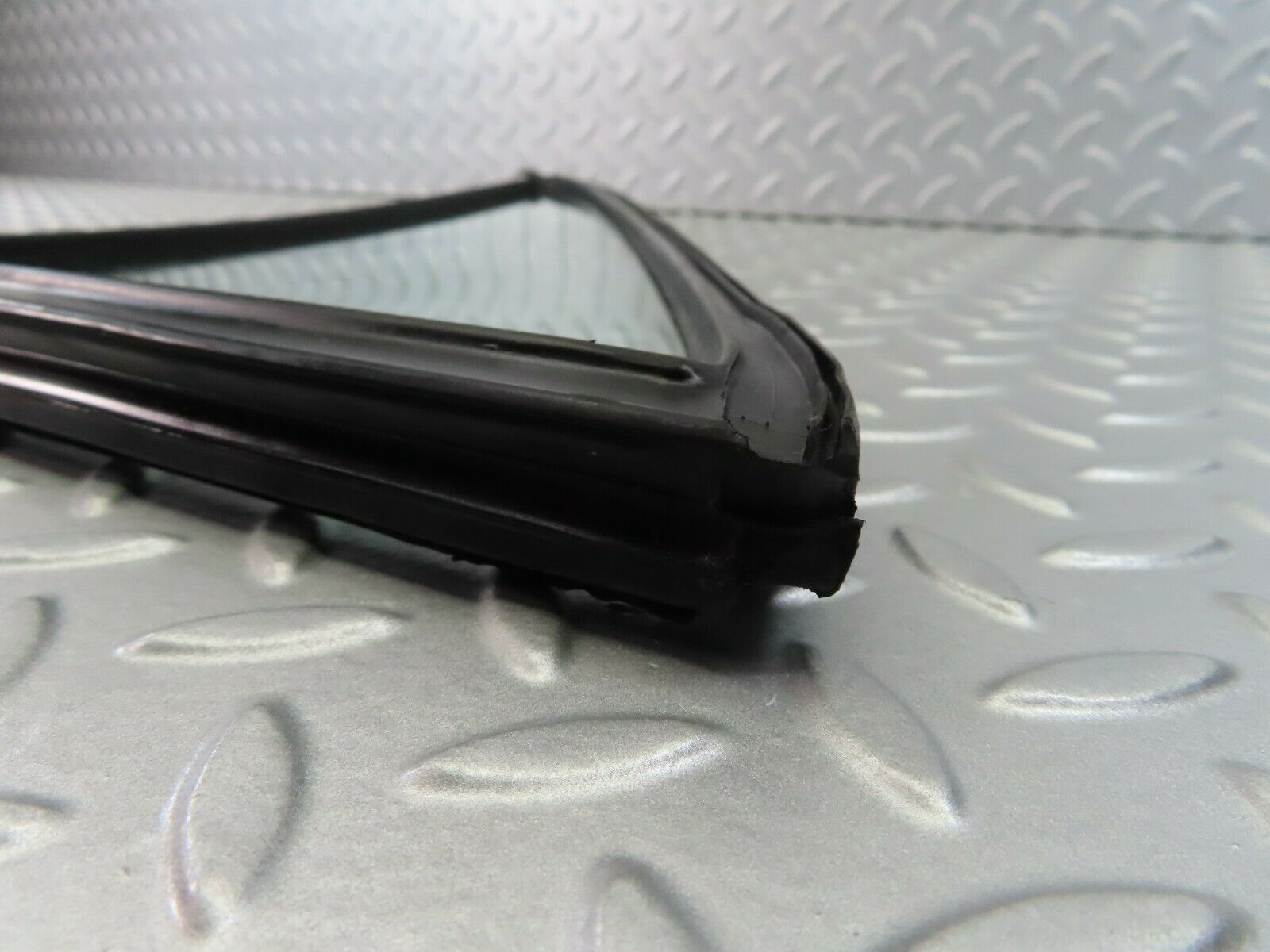 7257 Mercedes-Benz W116 450SE Rear Right Quarter Window