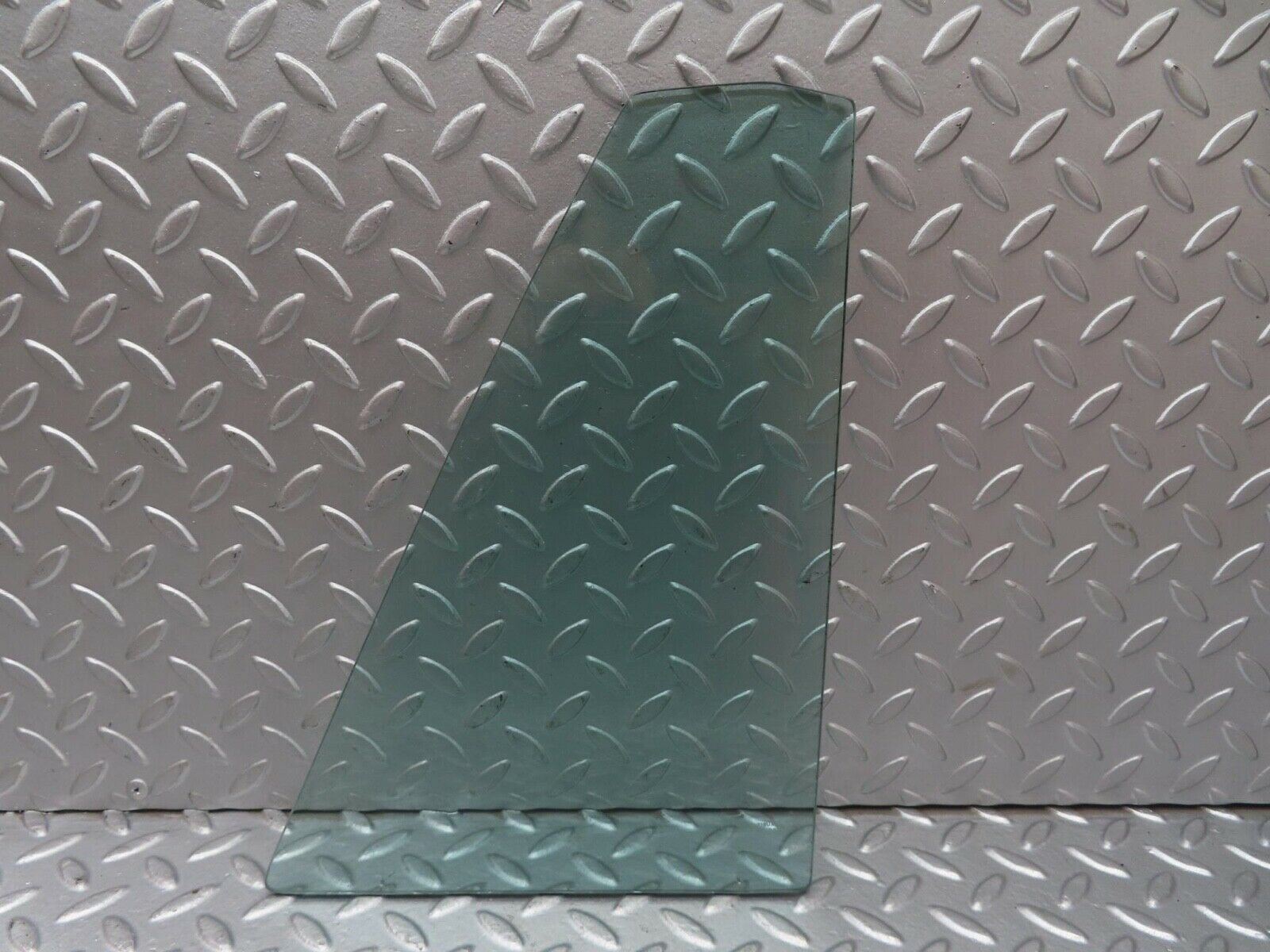 13079 Mercedes-Benz W111 220S Rear Quarter Window Glass