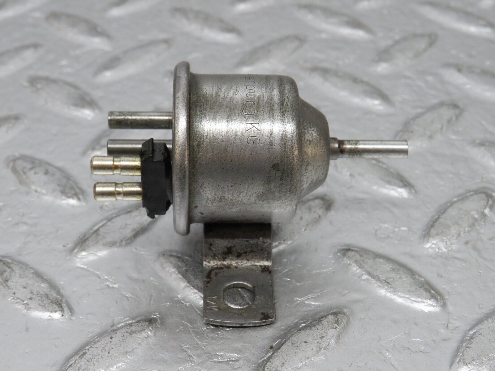 0781 Mercedes-Benz C107 350SLC Coupe Vacuum Check Valve