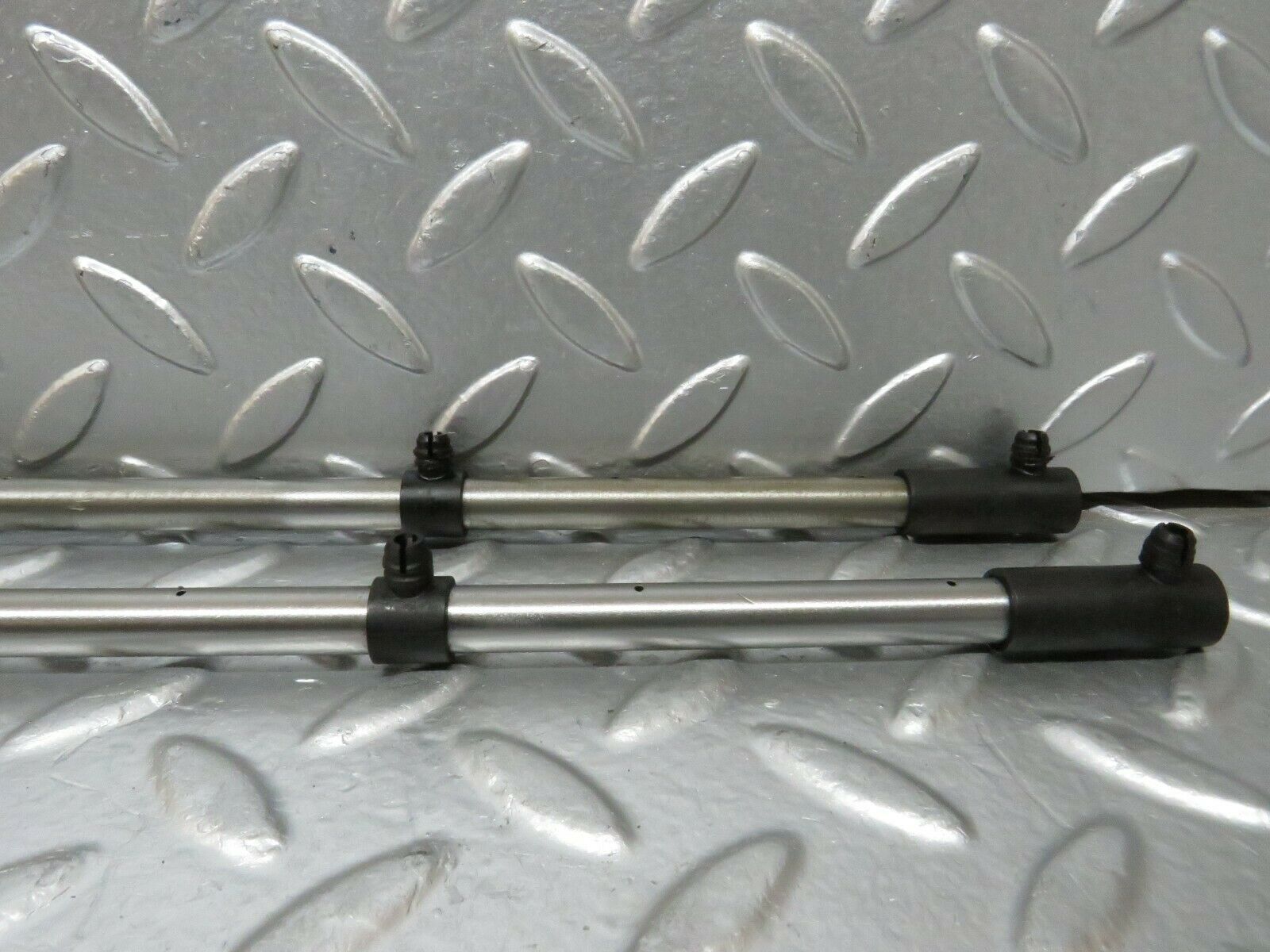 23902 Mercedes-Benz C107 450SL Coupe Camshaft Oil Tube