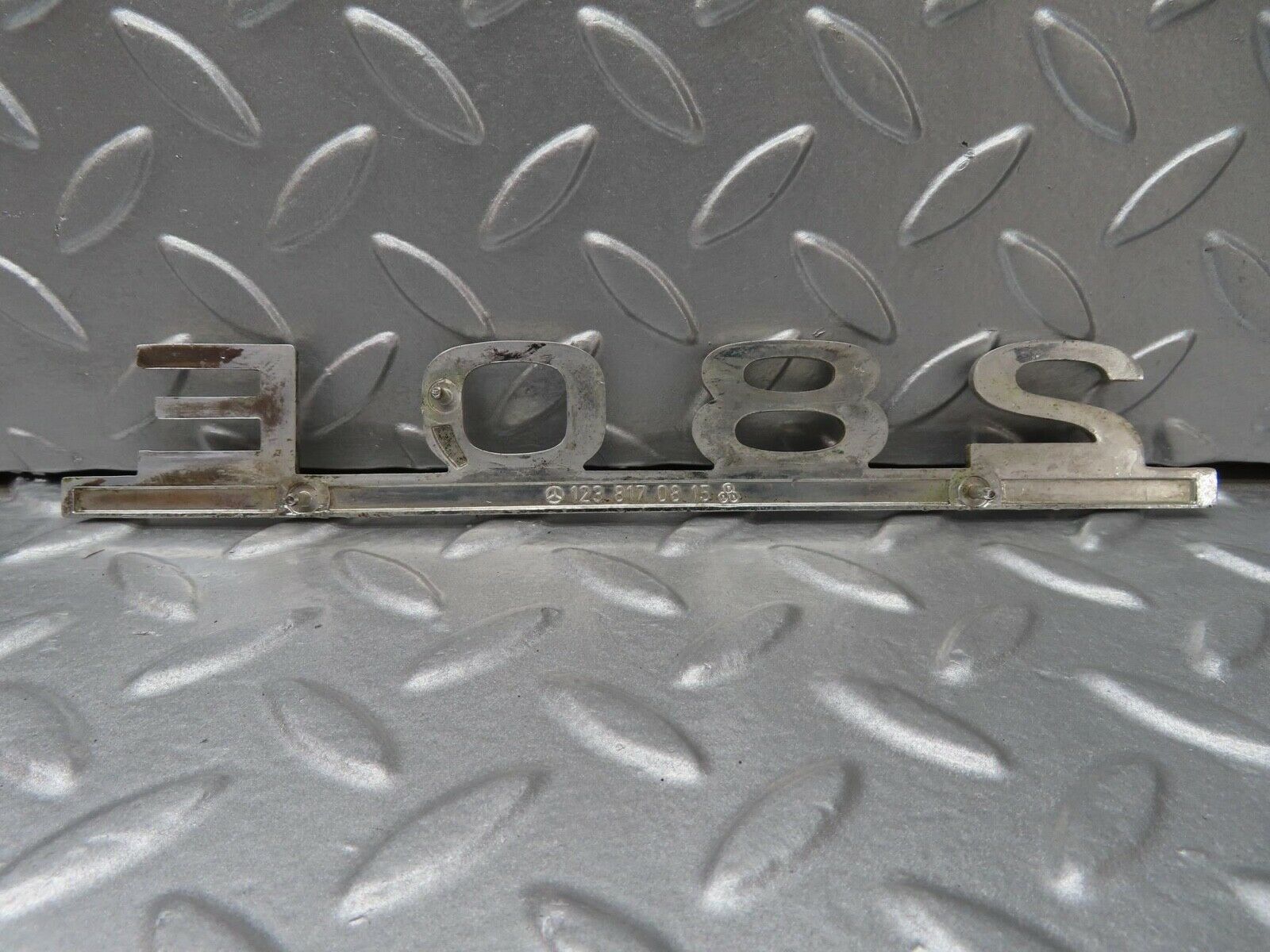 15933 Mercedes-Benz W123 280E Trunk Badge Logo Emblem 1238170815
