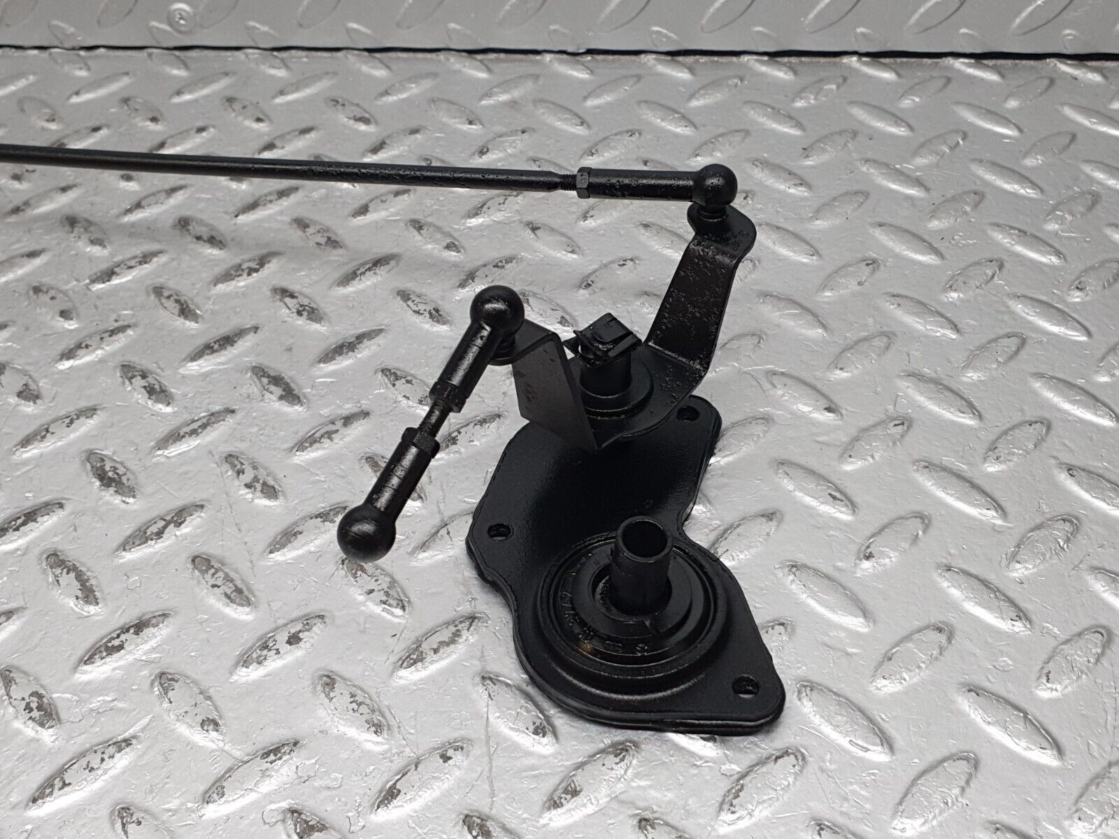 41233 Mercedes-Benz W126 300SE Throttle Linkage