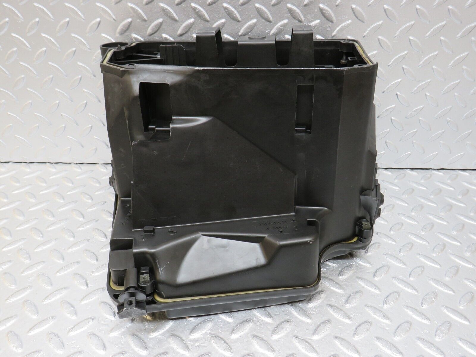 34708 Mercedes-Benz W210 320E ECU Engine Control Unit Housing 2108172920