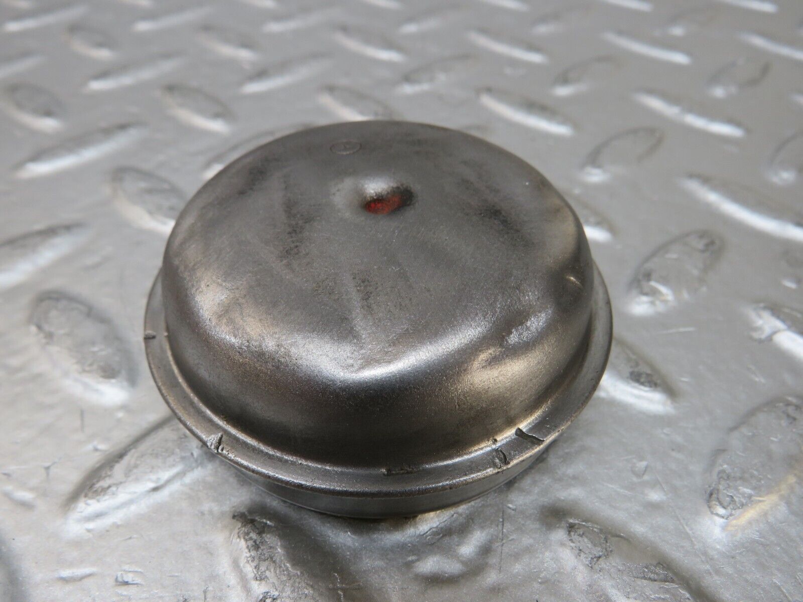 26699 Mercedes-Benz C124 220CE Coupe Wheel Hub Locking Cap