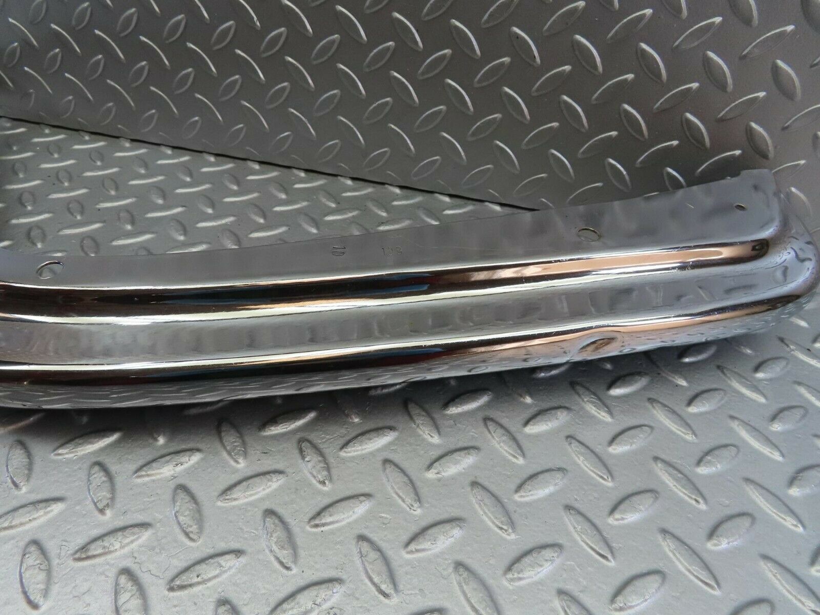 10610 Mercedes-Benz W108 Front Left Upper Bumper Corner