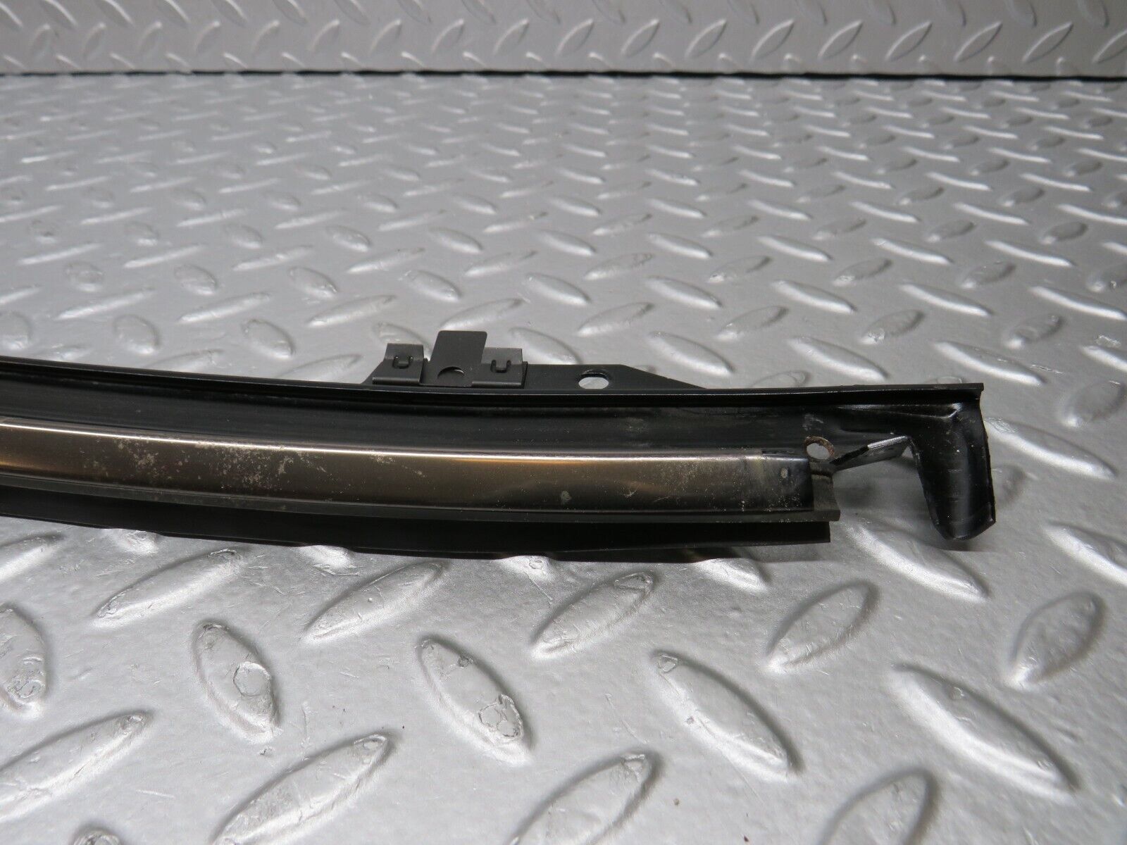 38607 Mercedes-Benz R129 280SL Coupe Front Windscreen Top Chrome Trim