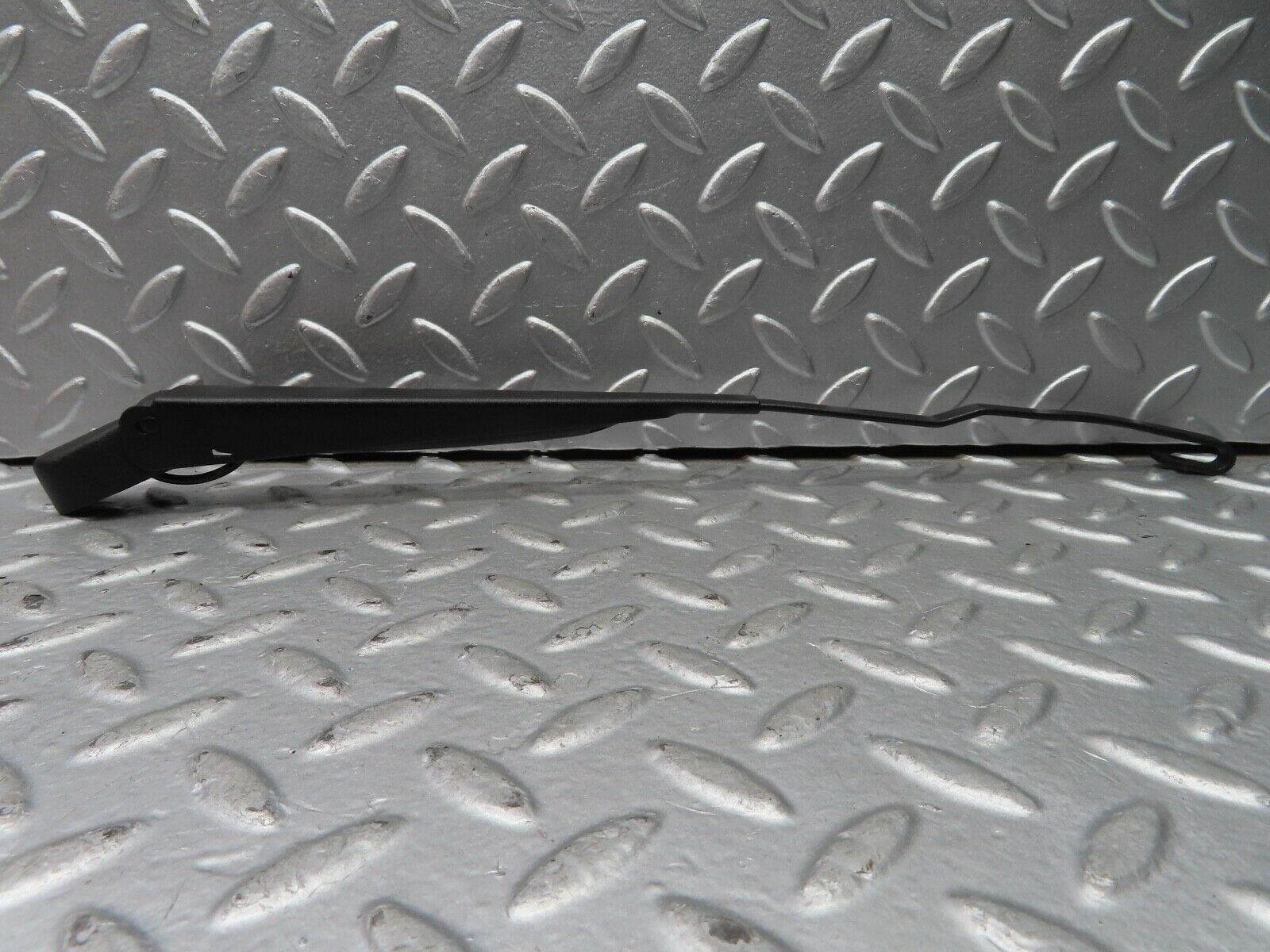 21634 Mercedes-Benz W123 230E Wiper Arm Bosch Right Side 3399990553