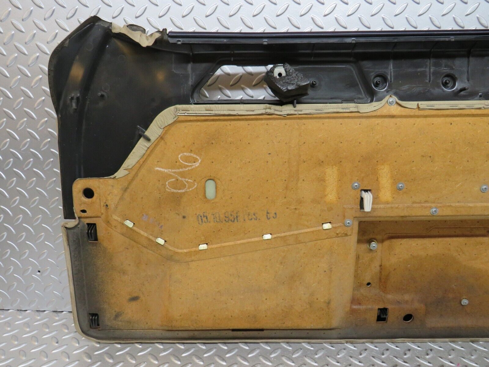 28934 Mercedes-Benz C124 320CE Front Left Door Card Beige 1247273170