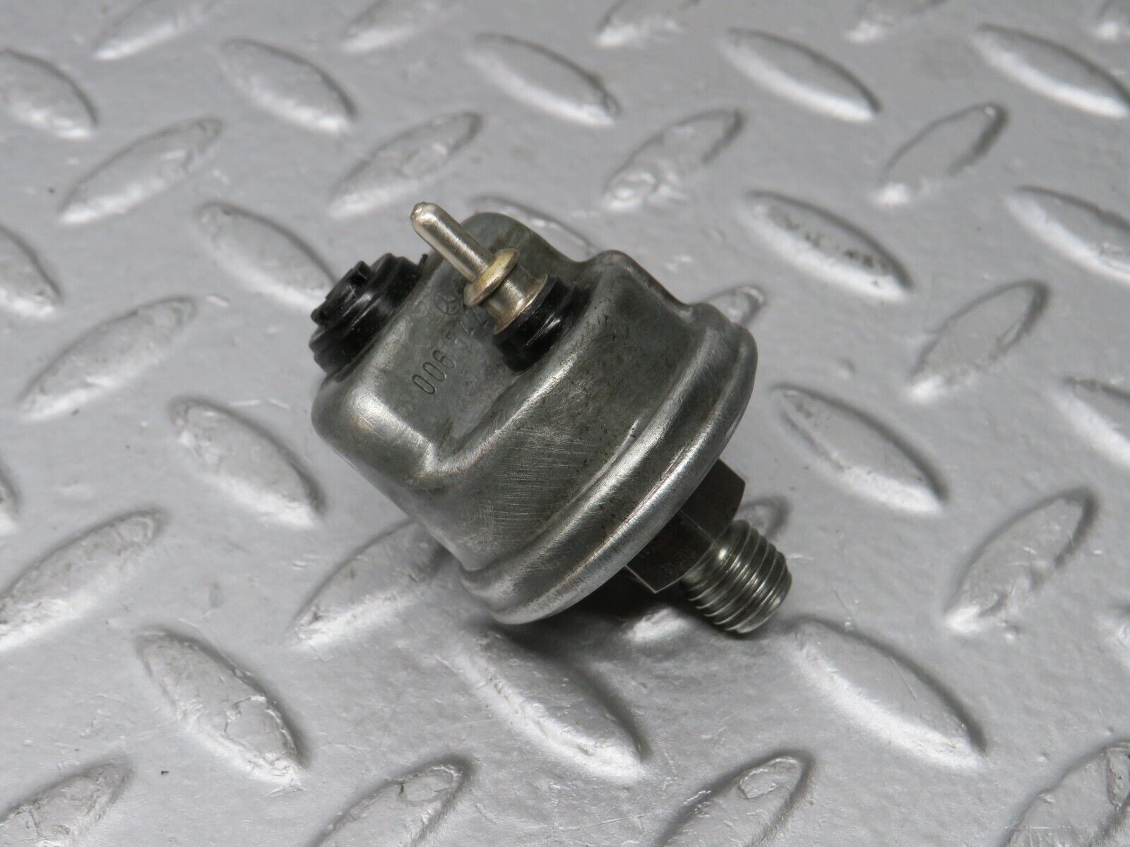 39065 Mercedes-Benz W201 190E 2.6L Oil Pressure Sensor 0065429416