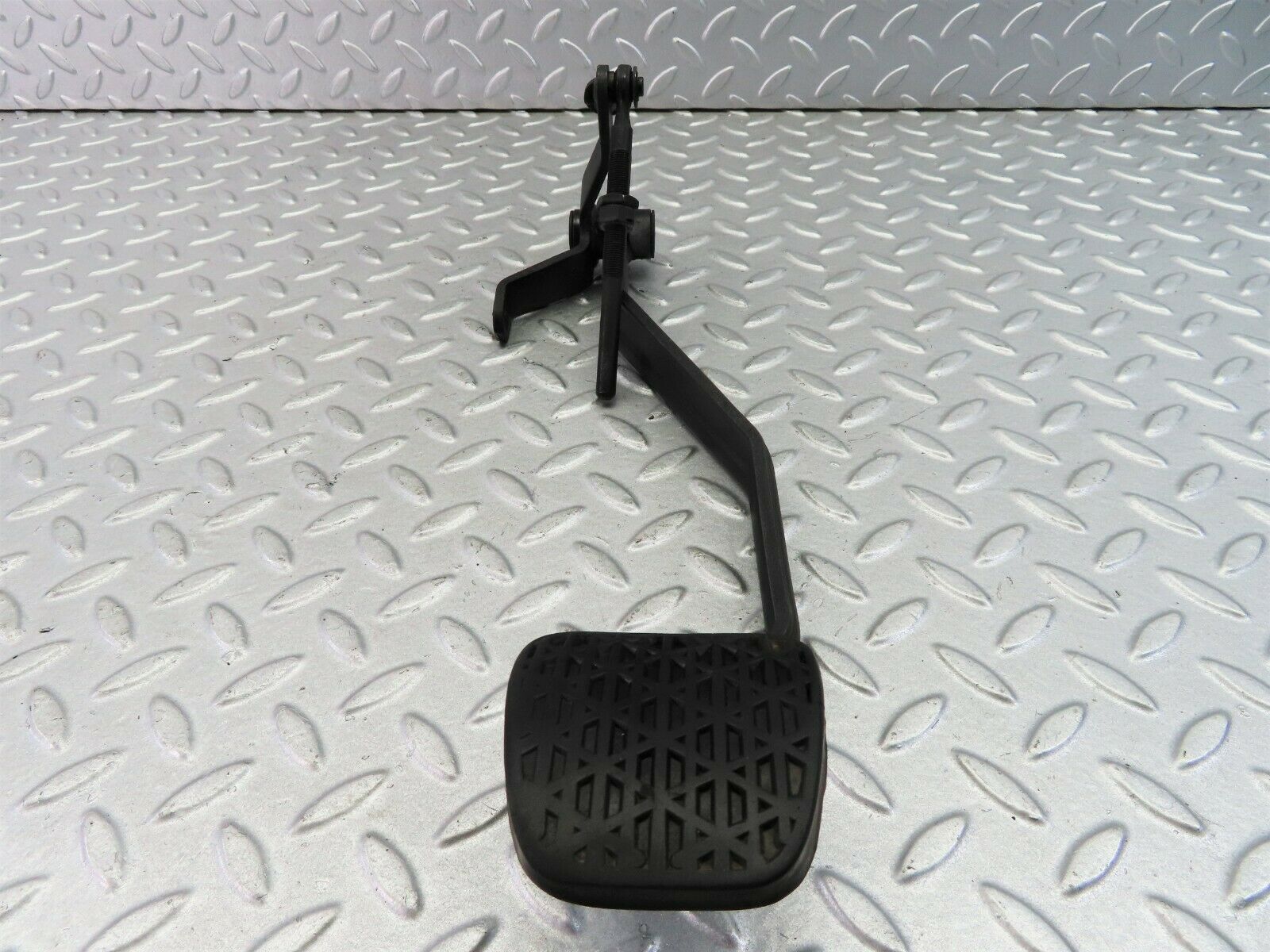 7990 Mercedes-Benz W115 220D Clutch Pedal With Rubber
