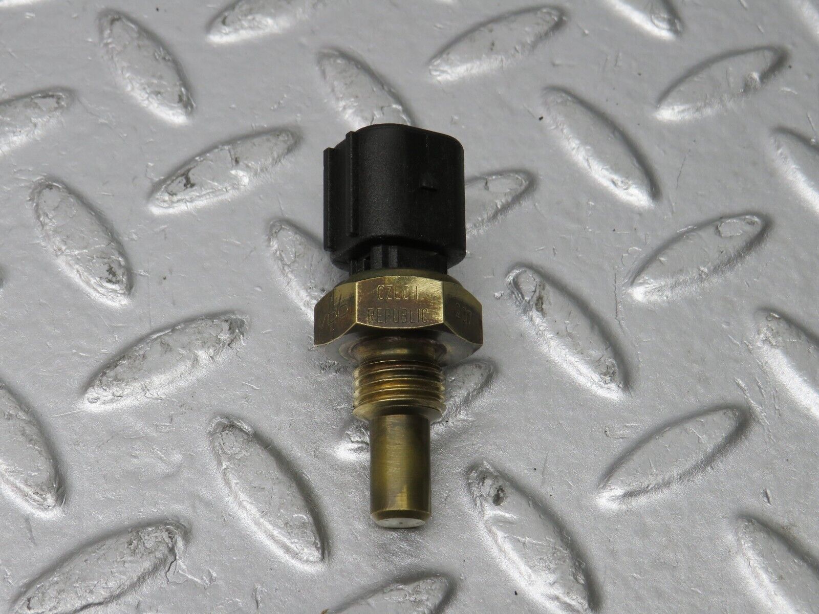 39713 Mercedes-Benz R129 320SL Coupe Coolant Temperature Sensor 0115425117