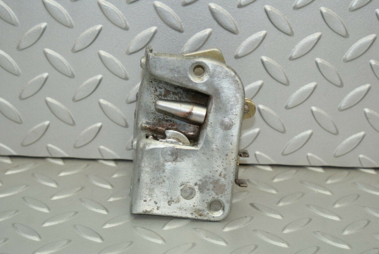 3122 Mercedes-Benz W115 220D Front Right Door Lock Mechanism