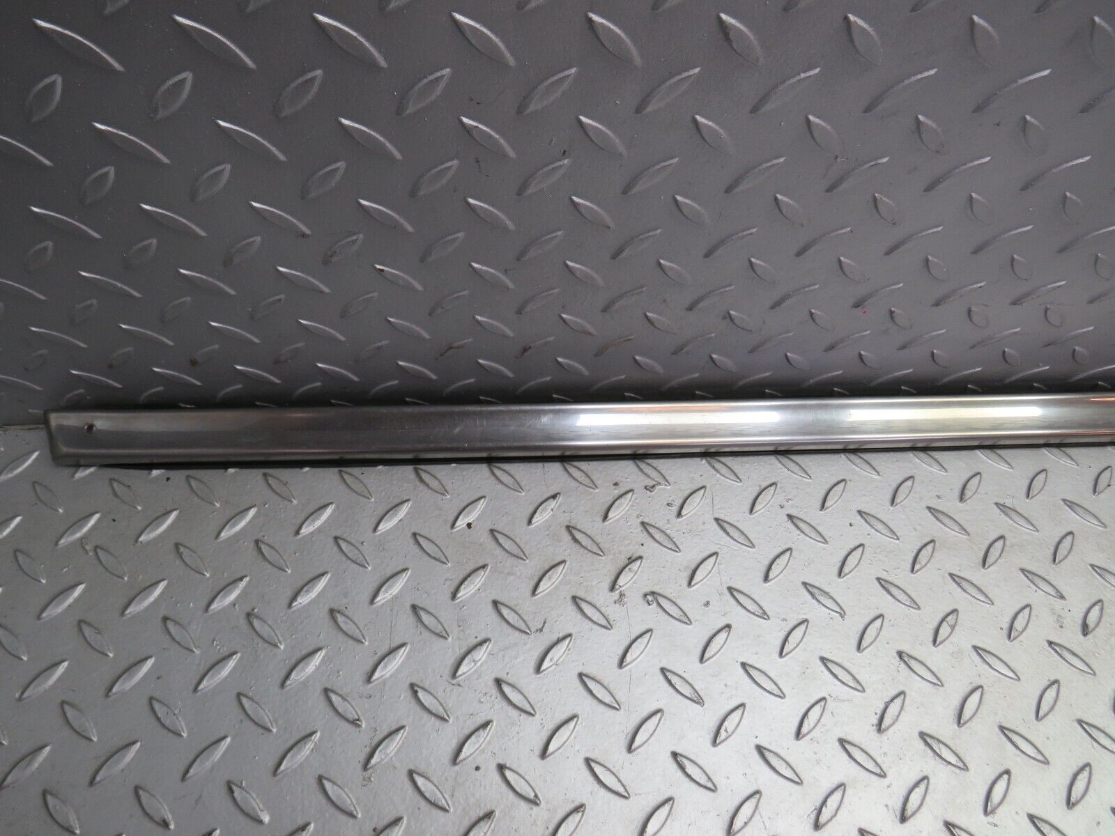 26345 Mercedes-Benz W116 450SE Left Skirt Chrome