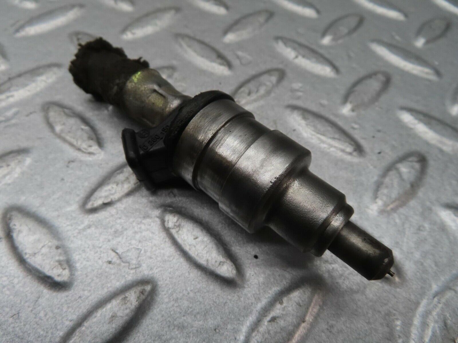 13338 Mercedes-Benz W116 350SE Fuel Injector Bosch 0280150001
